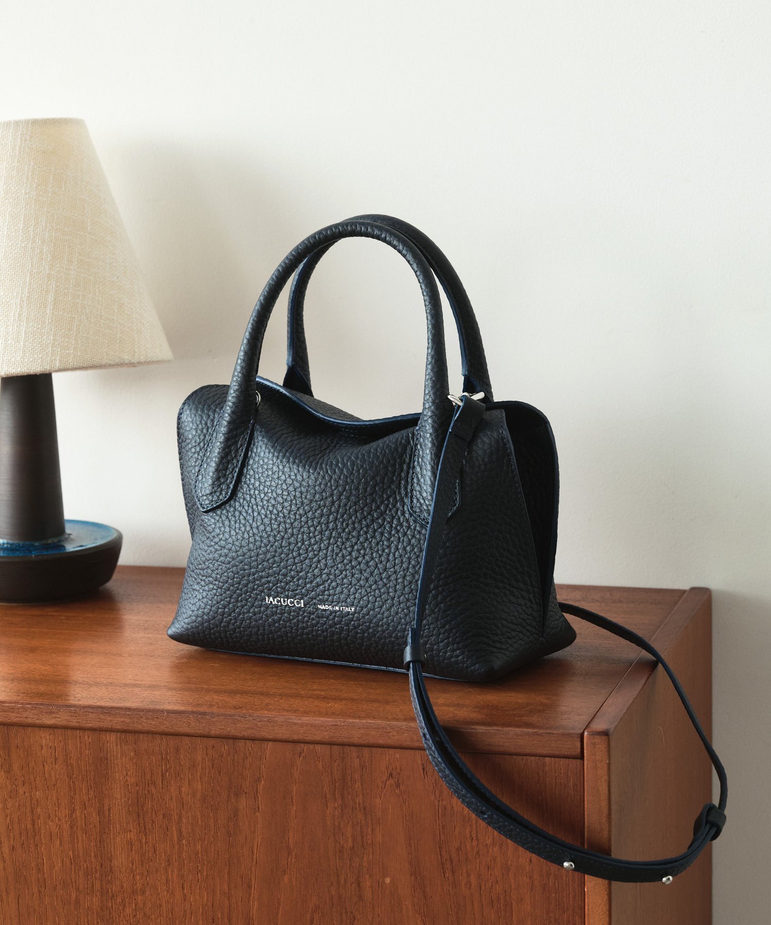 【イアクッチ/IACUCCI】の【新色登場】ラーナ S ALCE インテリア・キッズ・メンズ・レディースファッション・服の通販 founy(ファニー) 　ファッション　Fashion　レディースファッション　Fashion for Women　イタリア　Italy　コレクション　Collection, Seasonal Line　コンパクト　Compact, Small Size　ショルダー　Shoulder, Shoulder Strap　チャーム　Charm, Pendant　人気　Popular, Best Seller　マグネット　Magnet, Magnetic Closure　メタル　Metal, Metal Parts　A/W・秋冬　Autumn/Winter　ネイビー|ID: prp329100004799162 ipo3291000000034918277