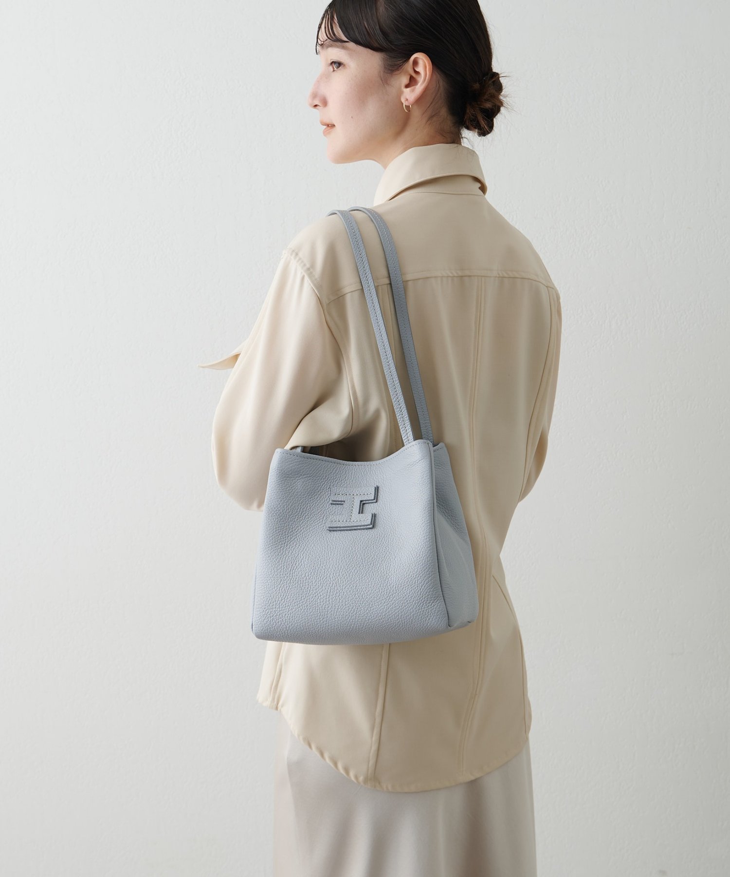 【イアクッチ/IACUCCI】の【再 スタート!】センティエーロ ミニトート CERVO インテリア・キッズ・メンズ・レディースファッション・服の通販 founy(ファニー) ファッション Fashion レディースファッション Fashion for Women バッグ Bags 春 Spring コレクション Collection, Seasonal Line シンプル Simple, Minimal 人気 Popular, Best Seller バケツ Bucket, Bucket Style フォルム Silhouette, Form フロント Front, Front Design マグネット Magnet, Magnetic Closure ワンポイント One Point, Statement Accent S/S・春夏 SS, Spring/Summer, Warm Season 夏 Summer 2025年 2025 2025春夏・S/S Spring/Summer 2025 SS25 ライトグレー|ID: prp329100004799267 ipo3291000000034820793