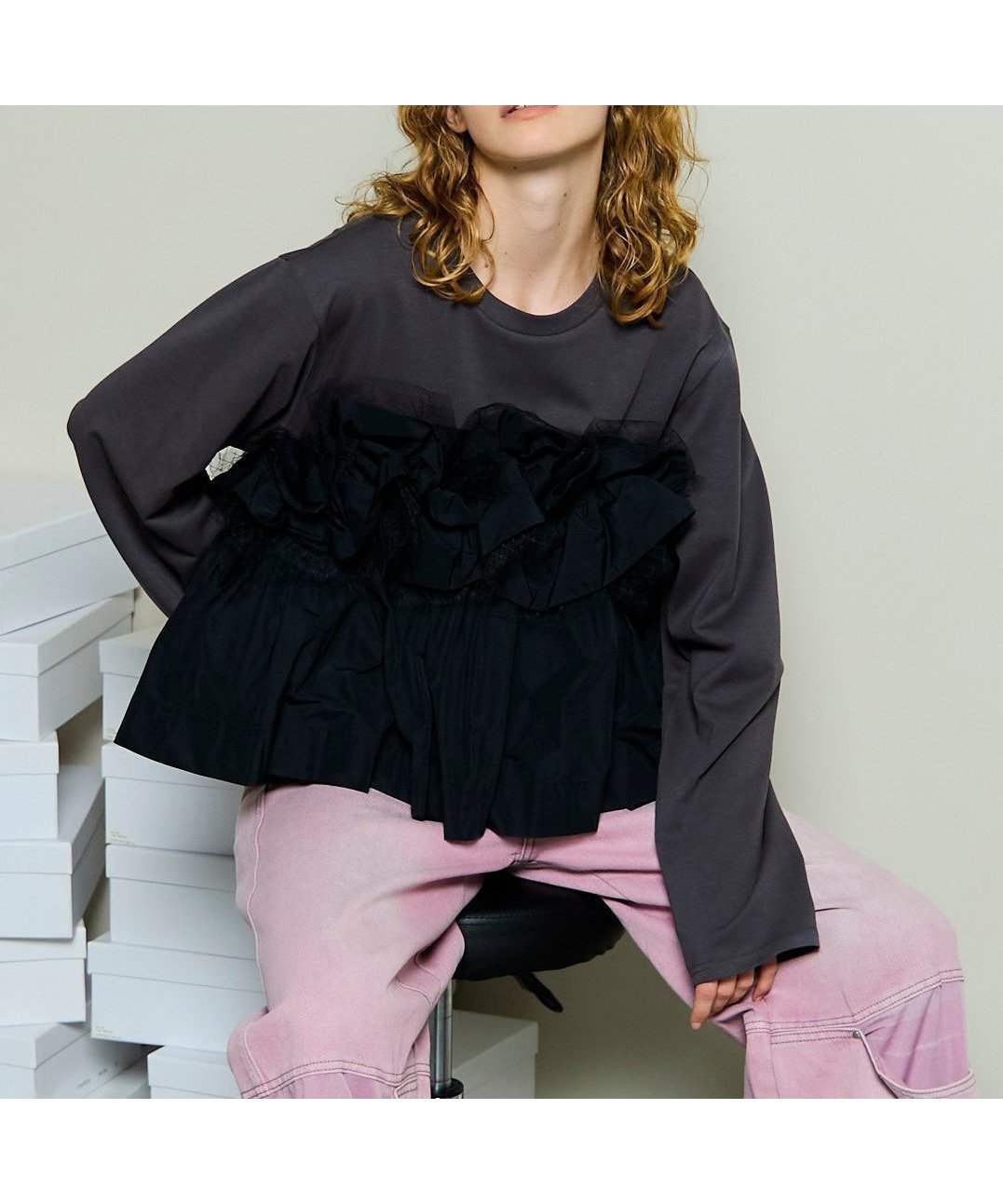 【メゾンスペシャル/MAISON SPECIAL】のMixed Fabric Frill Tops インテリア・キッズ・メンズ・レディースファッション・服の通販 founy(ファニー) 　ファッション　Fashion　レディースファッション　Fashion for Women　トップス・カットソー　Cut & Sew Tops　カットソー　Cut and Sewn Top　スラックス　Slacks, Dress Pants　ダウン　Down, Puffer　デニム　Denim, Jeans Material　ドット　Polka Dot, Dot Pattern　フリル　Frill, Ruffle　ボトム　Bottoms, Lower Wear　リラックス　Relax, Relaxed Fit　ロング　Long, Long-Length　GRY|ID: prp329100004799271 ipo3291000000034906593