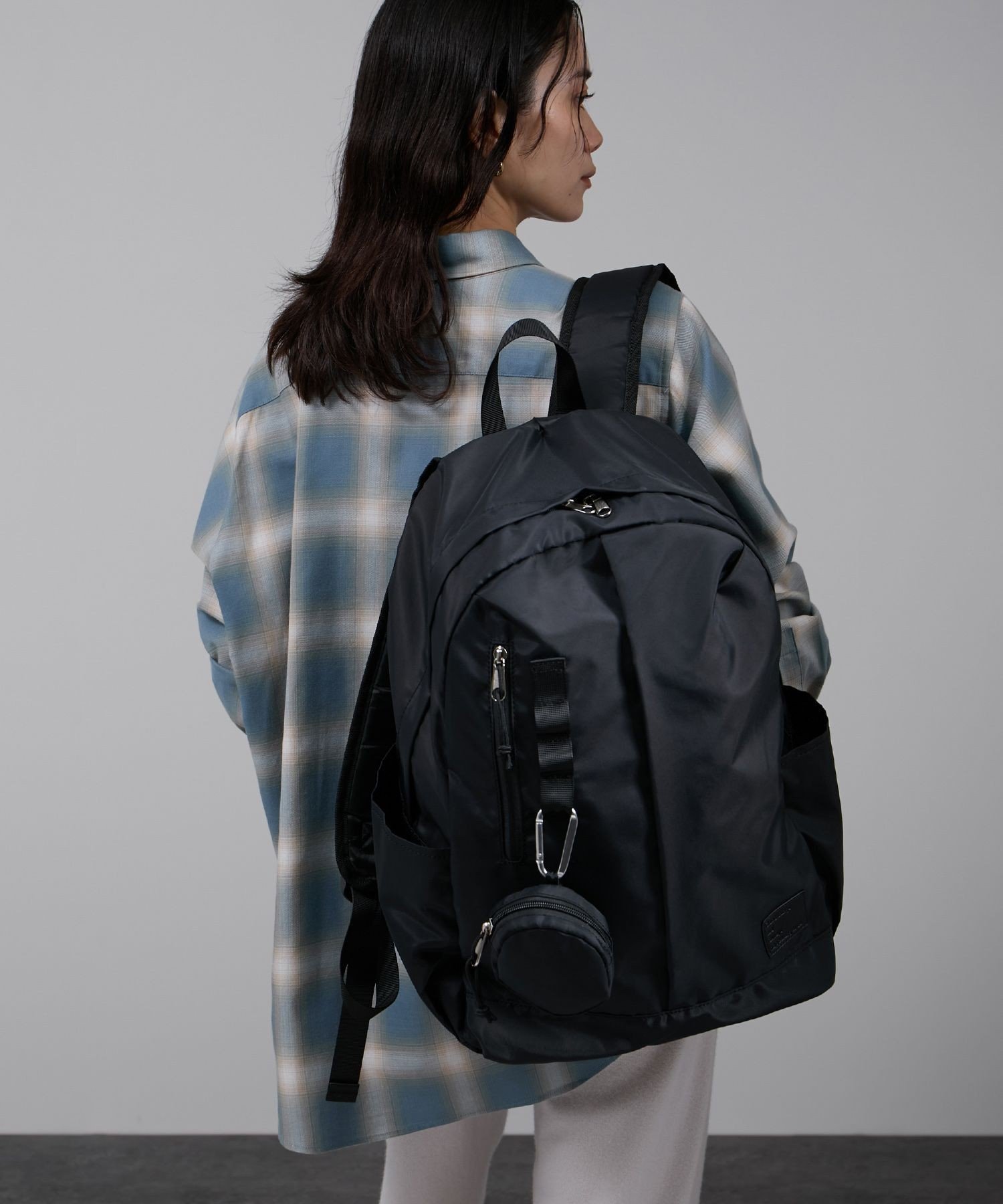 【サロン アダム エ ロペ/SALON adam et rope'】のラウンドポーチ エコバッグ付きリュック インテリア・キッズ・メンズ・レディースファッション・服の通販 founy(ファニー) 　ファッション　Fashion　レディースファッション　Fashion for Women　ポーチ&ミニバッグ　Pouches & Mini Bags　クッション　Cushion, Throw Pillow　軽量　Lightweight, Ultra Light　サークル　Circle, Round Design　ショルダー　Shoulder, Shoulder Strap　シンプル　Simple, Minimal　チャーム　Charm, Pendant　トレンド　Trend, Trending Now　ポケット　Pocket, Pocket Detail　ポーチ　Pouch, Small Case　ラウンド　Round, Round Neck　リップ　Lip, Lip Motif　リュック　Backpack, Rucksack　ループ　Loop, Loop Knit　おすすめ　Recommended / Our Picks　旅行　Travel　ビジネス 仕事 通勤　Business / Work / Commuting　ブラック(01)|ID: prp329100004799287 ipo3291000000034872660