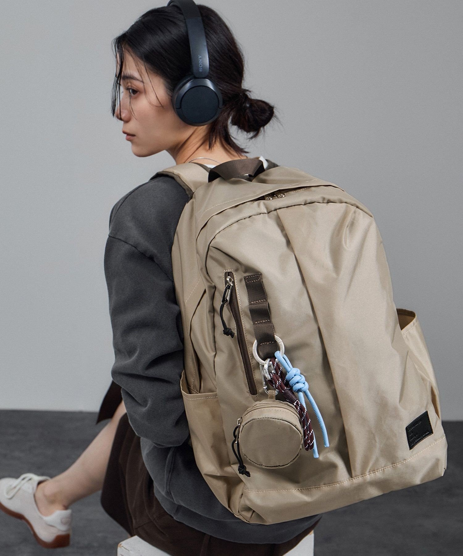 【サロン アダム エ ロペ/SALON adam et rope'】のラウンドポーチ エコバッグ付きリュック インテリア・キッズ・メンズ・レディースファッション・服の通販 founy(ファニー) 　ファッション　Fashion　レディースファッション　Fashion for Women　ポーチ&ミニバッグ　Pouches & Mini Bags　クッション　Cushion, Throw Pillow　軽量　Lightweight, Ultra Light　サークル　Circle, Round Design　ショルダー　Shoulder, Shoulder Strap　シンプル　Simple, Minimal　チャーム　Charm, Pendant　トレンド　Trend, Trending Now　ポケット　Pocket, Pocket Detail　ポーチ　Pouch, Small Case　ラウンド　Round, Round Neck　リップ　Lip, Lip Motif　リュック　Backpack, Rucksack　ループ　Loop, Loop Knit　おすすめ　Recommended / Our Picks　旅行　Travel　ビジネス 仕事 通勤　Business / Work / Commuting　グレー系(09)|ID: prp329100004799287 ipo3291000000034872664