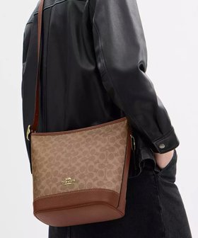 【コーチ/COACH】のオンライン限定【公式】ジュード バッグ・シグネチャー キャンバス 人気、トレンドファッション・服の通販 founy(ファニー) ファッション Fashion レディースファッション Fashion for Women アウトレット Outlet / Clearance キャンバス Canvas, Canvas Fabric シューズ Shoes, Footwear ポケット Pocket, Pocket Detail ラップ Wrap, Wrap Design 財布 Wallet, Purse |ID:prp329100004799298