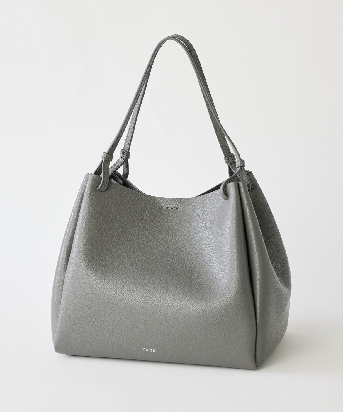 【イネド/INED】のSOFT SHRINK レザートートバッグ《YAHKI》 インテリア・キッズ・メンズ・レディースファッション・服の通販 founy(ファニー) 　ファッション　Fashion　レディースファッション　Fashion for Women　バッグ　Bags　コレクション　Collection, Seasonal Line　シンプル　Simple, Minimal　スマート　Smart, Elegant　トレンド　Trend, Trending Now　バランス　Balance, Style Balance　フィット　Fit, Slim Fit　フォルム　Silhouette, Form　ベーシック　Basic, Essential　ポーチ　Pouch, Small Case　モダン　Modern, Contemporary　ラップ　Wrap, Wrap Design　グレー|ID: prp329100004799310 ipo3291000000034884625