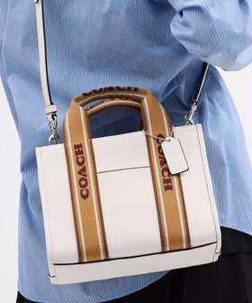 【コーチ/COACH】の【公式】スミス トート バッグ 24 人気、トレンドファッション・服の通販 founy(ファニー) ファッション Fashion レディースファッション Fashion for Women バッグ Bags シューズ Shoes, Footwear ポケット Pocket, Pocket Detail ラップ Wrap, Wrap Design 財布 Wallet, Purse |ID:prp329100004799317