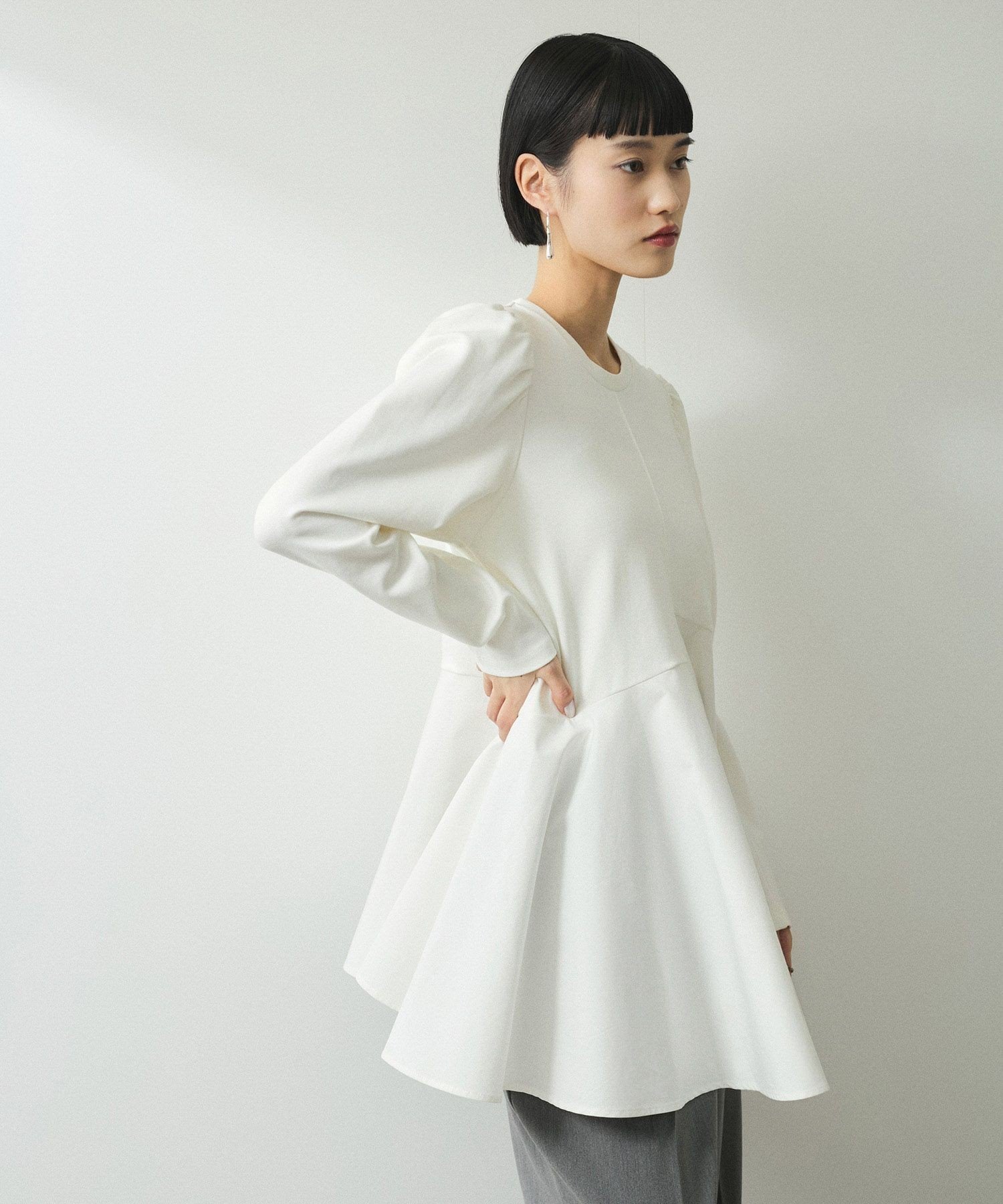 【アダム エ ロペ/ADAM ET ROPE'】の【WEB限定】・【オケージョン】フリルペプラムロングスリーブカットソー インテリア・キッズ・メンズ・レディースファッション・服の通販 founy(ファニー) ファッション Fashion レディースファッション Fashion for Women トップス・カットソー Cut & Sew Tops カットソー・ベーシックTシャツ Cut-and-Sewn Tops / Stretch Tees & Basics オケージョン Occasion Wear 春 Spring カットソー Cut and Sewn Top ギャザー Gathered, Ruffled コンビ Combo, Combination Style シェイプ Shape, Slim Fit シンプル Simple, Minimal スラックス Slacks, Dress Pants スリーブ Sleeve, Long Sleeve / Short Sleeve タイプライター Typewriter Fabric, Crisp Cotton デニム Denim, Jeans Material バランス Balance, Style Balance フェミニン Feminine, Girly フレア Flare, Flared ペプラム Peplum, Flared Hem ポケット Pocket, Pocket Detail ロング Long, Long-Length S/S・春夏 SS, Spring/Summer, Warm Season 夏 Summer エレガント 上品 Elegant 2025年 2025 2025春夏・S/S Spring/Summer 2025 SS25 ホワイト(10)|ID: prp329100004799351 ipo3291000000034917084