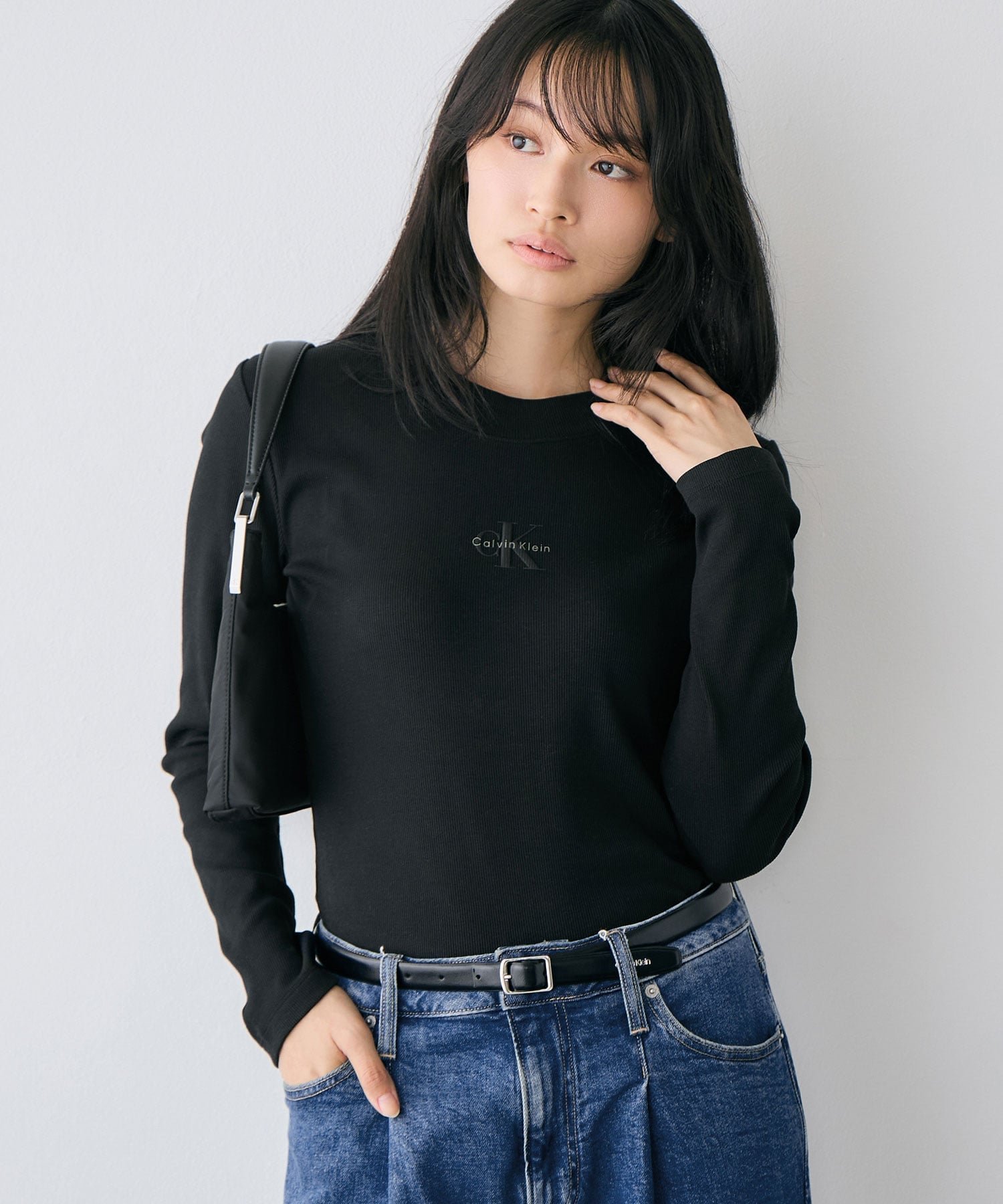 【カルバンクライン/Calvin Klein】の【公式ショップ】 カルバンクライン ロングスリーブモノグラムベビーTシャツ Calvin Klein Jeans 47A803G 人気、トレンドファッション・服の通販 founy(ファニー) ファッション Fashion レディースファッション Fashion for Women トップス・カットソー Cut & Sew Tops シャツ・ブラウス・オフィスカジュアル Elegant Blouses & Button-Ups ロングTシャツ・Tシャツ Longline T-Shirts & Tees シンプル Simple, Minimal スリーブ Sleeve, Long Sleeve / Short Sleeve トレンド Trend, Trending Now フィット Fit, Slim Fit フロント Front, Front Design ロング Long, Long-Length ワンポイント One Point, Statement Accent other-1|ID: prp329100004799475 ipo3291000000034930361