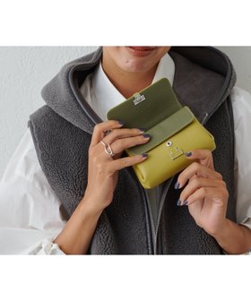 【イアクッチ/IACUCCI】の【バイカラーが登場!】アバ ウォレット CERVO 人気、トレンドファッション・服の通販 founy(ファニー) ファッション Fashion レディースファッション Fashion for Women アクセサリー Fashion Accessories イエロー Yellow ウォレット Wallet コイン Coin, Coin Design シルバー Silver, Metallic Silver 財布 Wallet, Purse 人気 Popular, Best Seller フォルム Silhouette, Form ポケット Pocket, Pocket Detail メタル Metal, Metal Parts リップ Lip, Lip Motif A/W・秋冬 Autumn/Winter おすすめ Recommended / Our Picks ギフト プレゼント Gift / Present 2025年 2025 2025-2026秋冬・A/W Autumn/Winter 2025–26 AW25–26 |ID:prp329100004799583