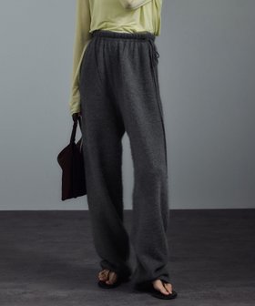 【サロン アダム エ ロペ/SALON adam et rope'】のフォックスカシミヤ混パンツ / セットアップ対応 人気、トレンドファッション・服の通販 founy(ファニー) ファッション Fashion レディースファッション Fashion for Women セットアップ Matching Sets レディースパンツ・ボトムス Pants & Trousers / Bottoms カーディガン Cardigan, Knitwear ジャケット Jacket, Outerwear セットアップ Set-Up, Coordinated Outfit フォックス Fox, Fox Fur ポケット Pocket, Pocket Detail リラックス Relax, Relaxed Fit おすすめ Recommended / Our Picks エレガント 上品 Elegant |ID:prp329100004799686