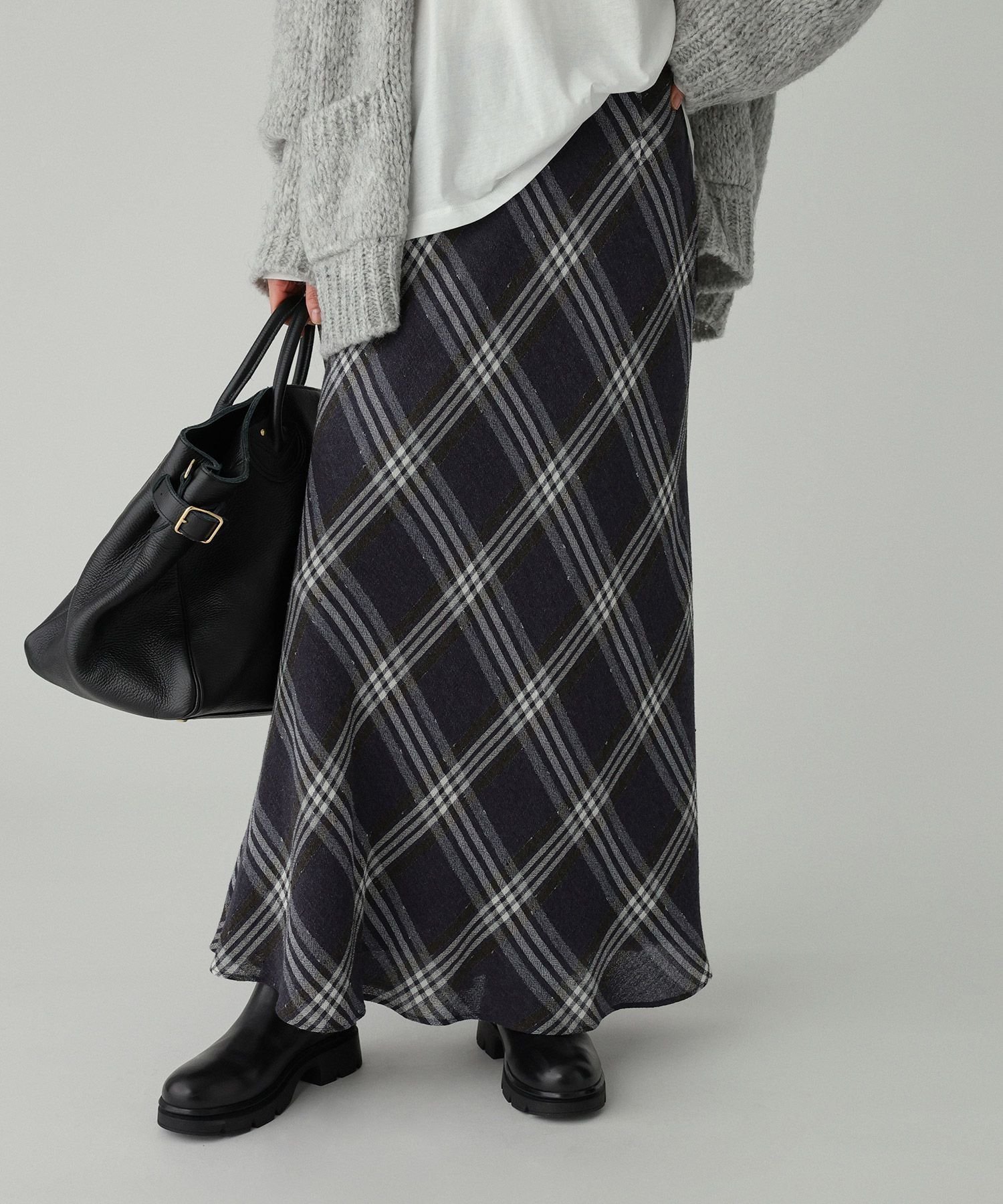 【バビロン/BABYLONE / KIDS】のウールバイヤスチェックスカート インテリア・キッズ・メンズ・レディースファッション・服の通販 founy(ファニー) 　ファッション　Fashion　キッズファッション　Fashion for Kids　おすすめ　Recommended / Our Picks　クラシック　Classic, Timeless Style　ジャケット　Jacket, Outerwear　チェック　Check, Plaid, Tartan　トレンド　Trend, Trending Now　フェミニン　Feminine, Girly　ブルゾン　Blouson, Bomber Jacket　マキシ　Maxi, Full Length　再入荷　Restock / Back in Stock　ネイビー88|ID: prp329100004799764 ipo3291000000035096687