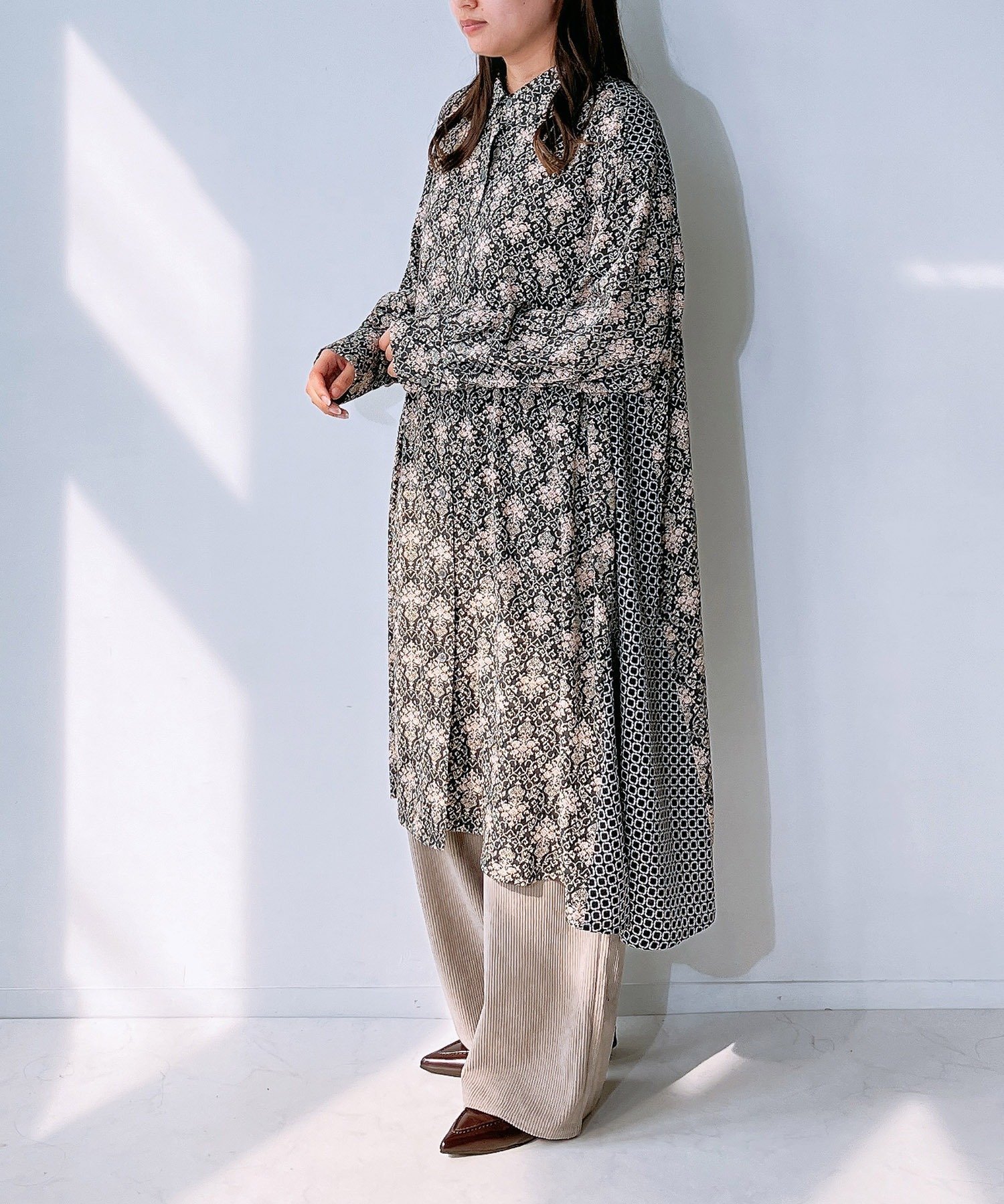 【アズノウアズ プラス/AS KNOW AS plus】の♪『ゆったりサイズ』ポケット付き異素材Aラインシャツワンピース インテリア・キッズ・メンズ・レディースファッション・服の通販 founy(ファニー) ファッション Fashion レディースファッション Fashion for Women ワンピース Dresses シャツワンピース / 1枚で着映えコーデ Shirt Dresses シンプル Simple, Minimal 長袖 Long Sleeve, Full Sleeve フレア Flare, Flared ポケット Pocket, Pocket Detail 再入荷 Restock / Back in Stock クロキカMIX|ID: prp329100004799875 ipo3291000000034824267