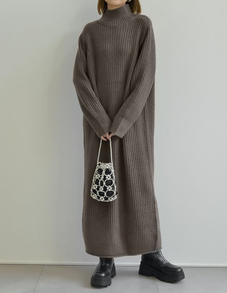 【リエディ/Re:EDIT】のブークレリブニットハイネックIラインマキシワンピース インテリア・キッズ・メンズ・レディースファッション・服の通販 founy(ファニー) ファッション Fashion レディースファッション Fashion for Women ワンピース Dresses マキシ丈ワンピース・ロングドレス Maxi Dresses / Long One-Pieces コンパクト Compact, Small Size スリット Slit, Slit Detail バランス Balance, Style Balance フェミニン Feminine, Girly 楽ちん Easy Fit, Comfortable チャコールグレー|ID: prp329100004799887 ipo3291000000034824338