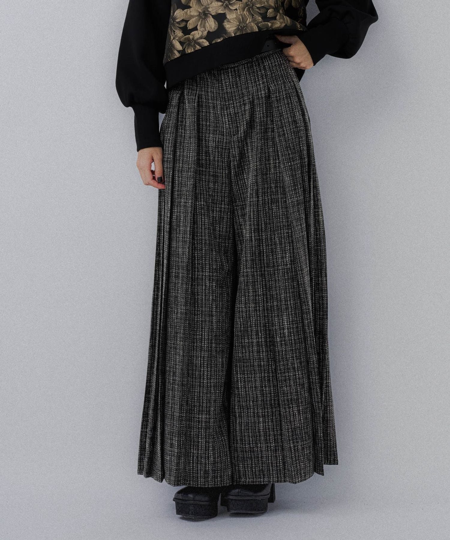 【ハレ/HARE】のワイドプリーツパンツ インテリア・キッズ・メンズ・レディースファッション・服の通販 founy(ファニー) 　ファッション　Fashion　レディースファッション　Fashion for Women　パンツ　Pants & Trousers　おすすめ　Recommended / Our Picks　ウェーブ　Wavy Pattern　クール　Cool, Chic　コンパクト　Compact, Small Size　シューズ　Shoes, Footwear　シンプル　Simple, Minimal　スウェット / スエット　Sweatshirt, Sweatwear　ストレート　Straight, Straight Cut　スニーカー　Sneakers, Trainers　パーカー　Hoodie, Parka　プリーツ　Pleats, Pleated　ロング　Long, Long-Length　ワイド　Wide, Wide Fit　厚底　Platform Shoes　ツイード10|ID: prp329100004799915 ipo3291000000034824539