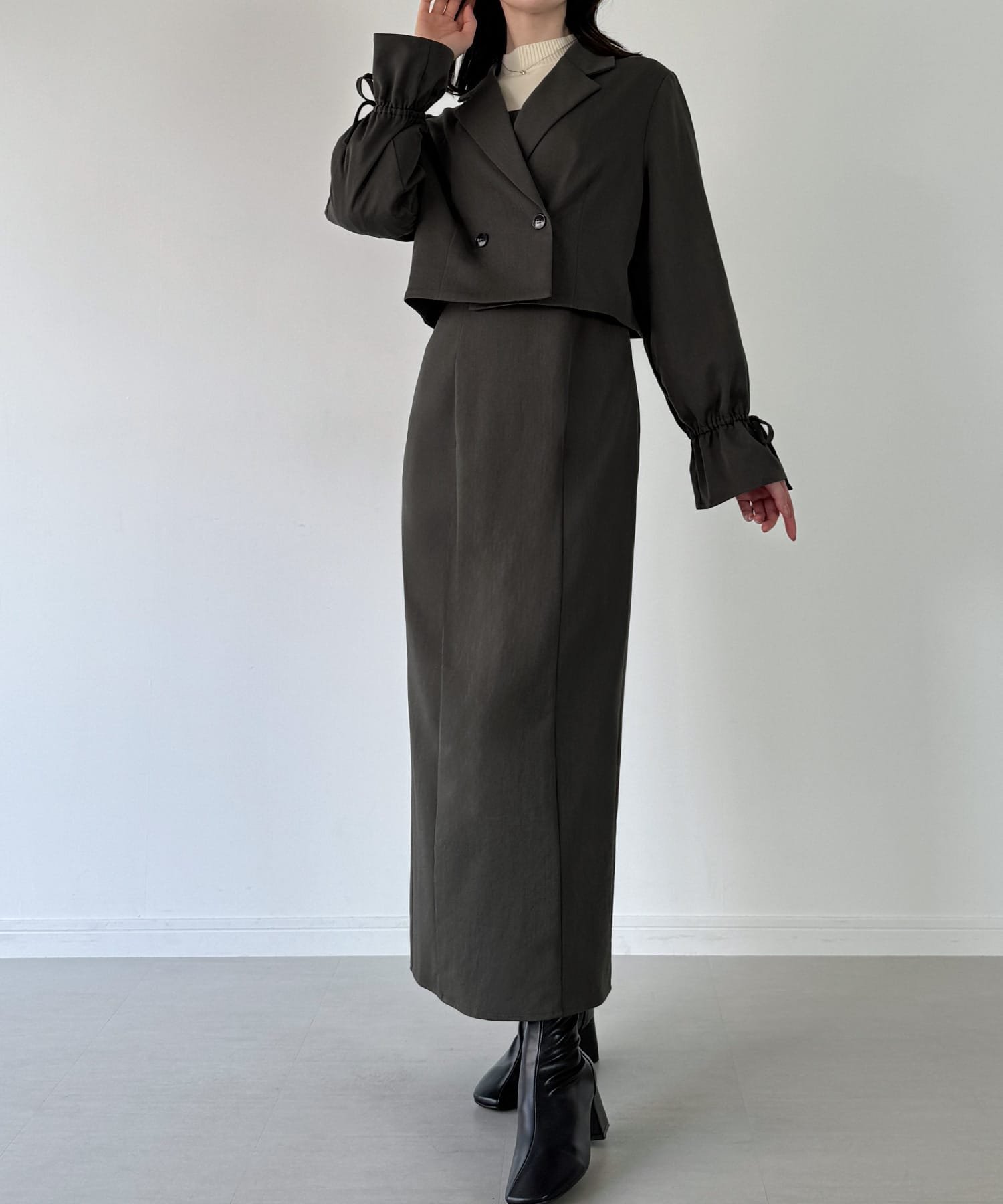 【ジュノア/JUNOAH】の袖リボンジャケット ファスナースリットキャミワンピースSET(裏地なし) インテリア・キッズ・メンズ・レディースファッション・服の通販 founy(ファニー) 　ファッション　Fashion　レディースファッション　Fashion for Women　アウター　Coat / Outerwear Collection　レディースジャケット・軽アウター　Jackets　ワンピース　Dresses　キャミソールワンピース　Camisole Dresses　ジャケット　Jacket, Outerwear　リボン　Ribbon, Bow　チャコール|ID: prp329100004799962 ipo3291000000034870349