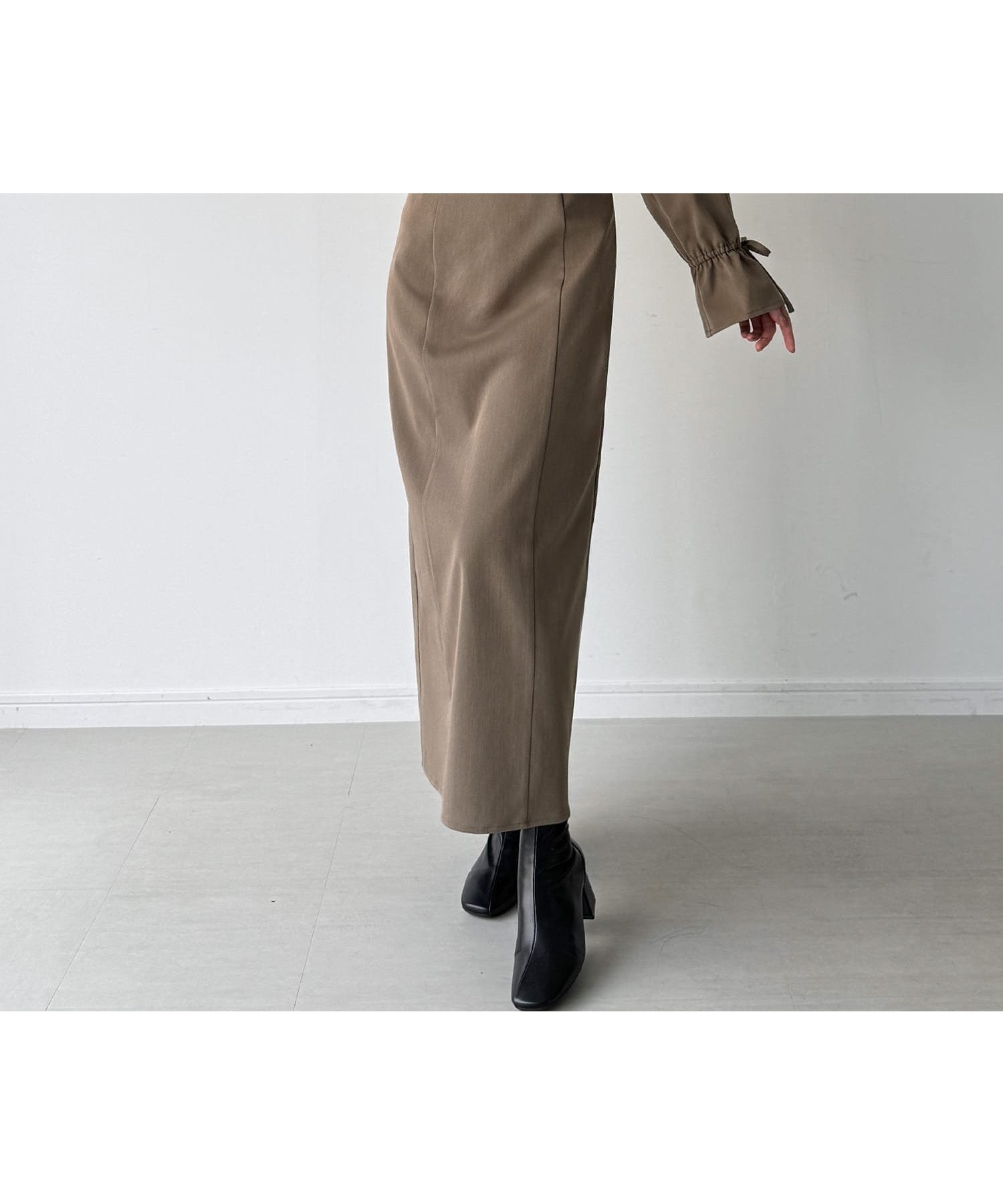 【ジュノア/JUNOAH】の袖リボンジャケット ファスナースリットキャミワンピースSET(裏地なし) インテリア・キッズ・メンズ・レディースファッション・服の通販 founy(ファニー) 　ファッション　Fashion　レディースファッション　Fashion for Women　アウター　Coat / Outerwear Collection　レディースジャケット・軽アウター　Jackets　ワンピース　Dresses　キャミソールワンピース　Camisole Dresses　ジャケット　Jacket, Outerwear　リボン　Ribbon, Bow　グレージュ|ID: prp329100004799962 ipo3291000000034870350