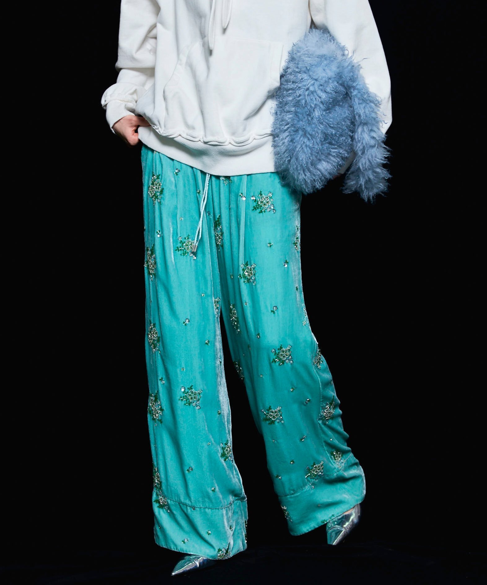 【メゾンスペシャル/MAISON SPECIAL】のBeads Flower Embroidery Velor Pants インテリア・キッズ・メンズ・レディースファッション・服の通販 founy(ファニー) 　ファッション　Fashion　レディースファッション　Fashion for Women　パンツ　Pants & Trousers　スペシャル　Special, Limited Edition　ドレープ　Drape, Draping Fabric　フラワー　Flower, Floral　ベロア　Velour, Soft Velvet　BLU|ID: prp329100004800401 ipo3291000000035214936