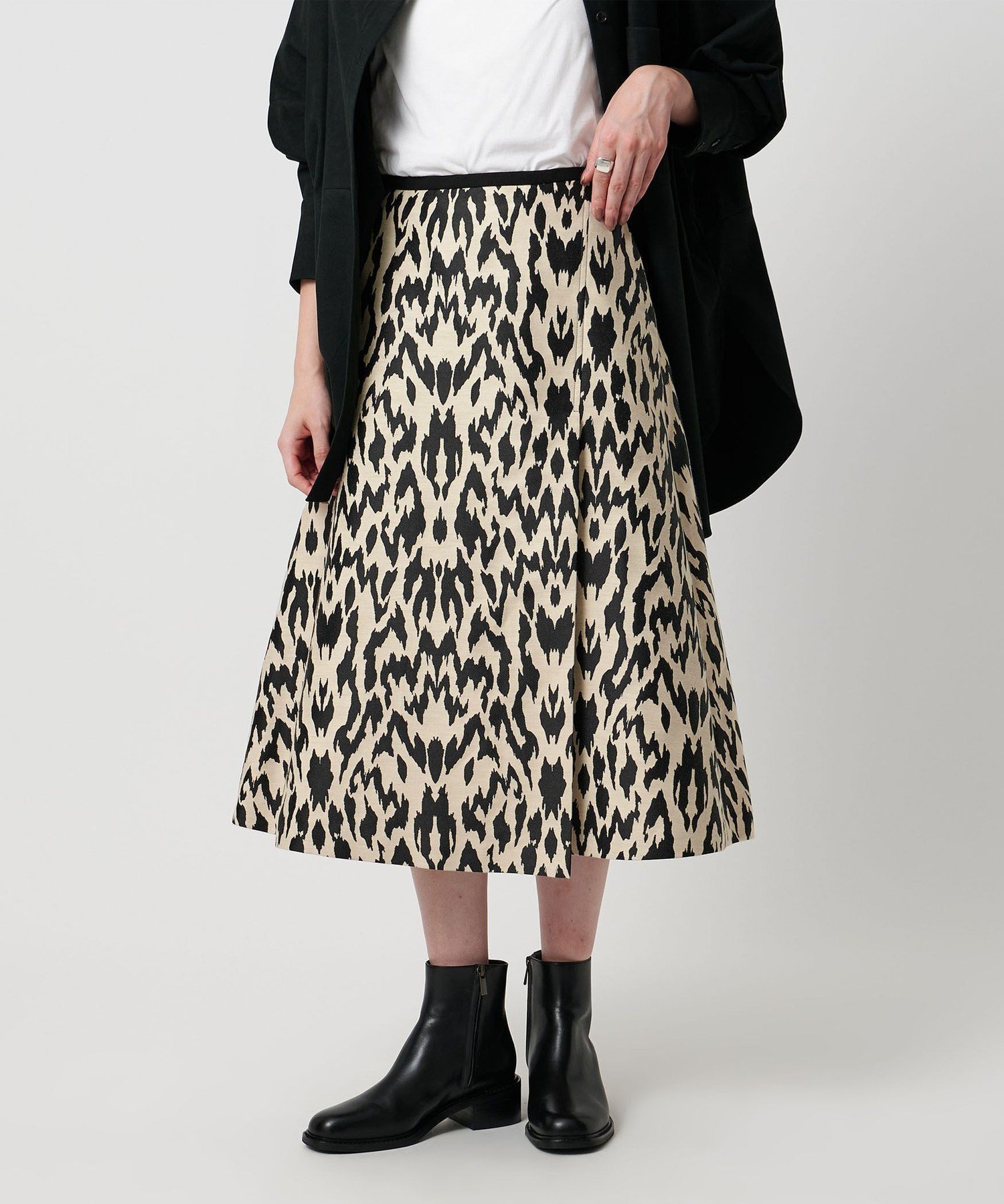 【ユナイテッドアローズ/UNITED ARROWS】のレオパード ジャガード フレアスカート インテリア・キッズ・メンズ・レディースファッション・服の通販 founy(ファニー) 　ファッション　Fashion　レディースファッション　Fashion for Women　スカート　Skirts　Aライン・フレアスカート　A-Line & Flared Skirts　ショート　Short, Short Length　ソックス　Socks, Hosiery　タイツ　Tights, Legwear　ダブル　Double, Double-Breasted　バランス　Balance, Style Balance　フレア　Flare, Flared　別注　Limited Edition, Custom Order　ラップ　Wrap, Wrap Design　レオパード　Leopard, Animal Print　おすすめ　Recommended / Our Picks　BEIGE|ID: prp329100004800408 ipo3291000000035160259