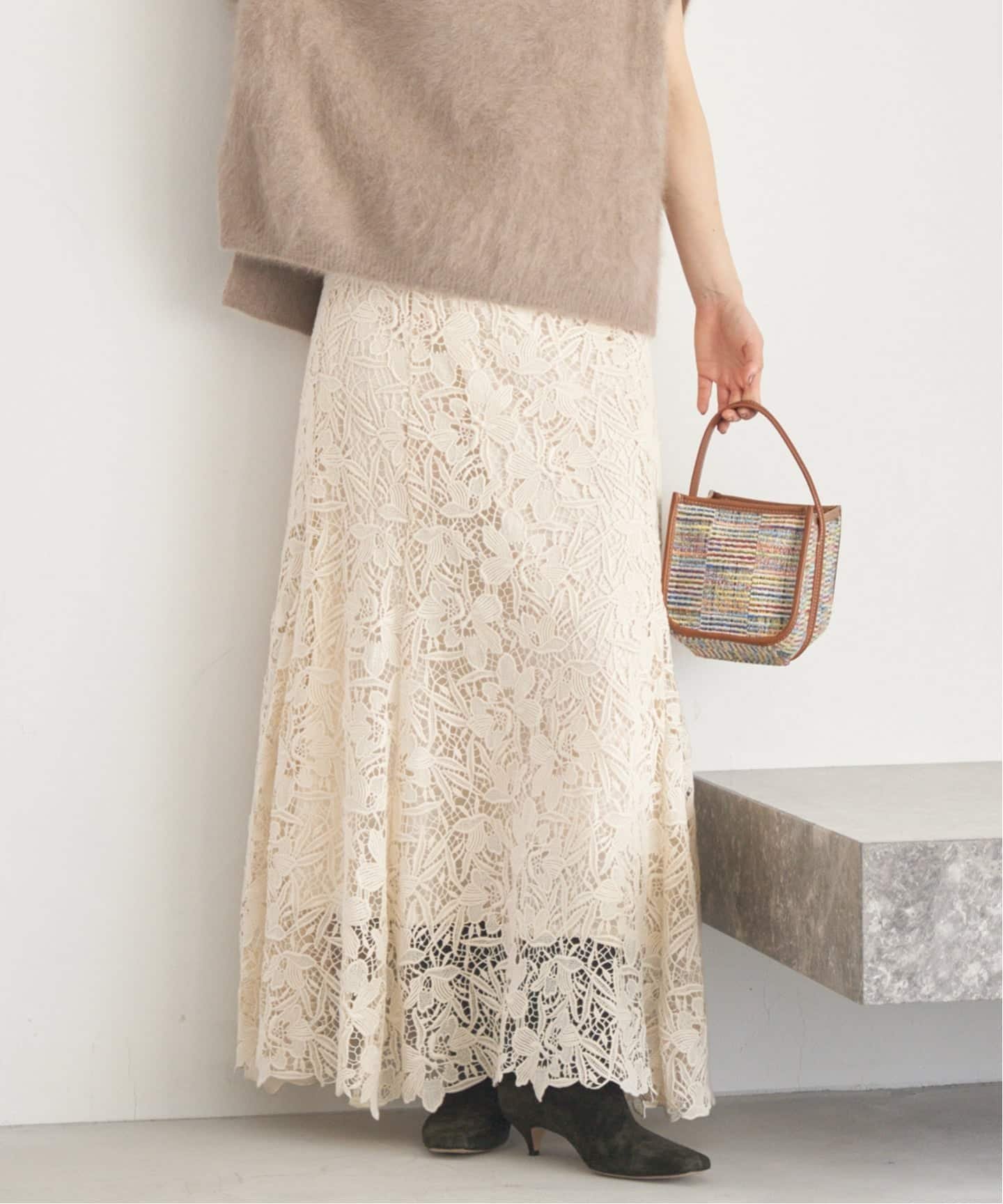 【イエナ/IENA】のフラワーレース フレアスカート インテリア・キッズ・メンズ・レディースファッション・服の通販 founy(ファニー) 　ファッション　Fashion　レディースファッション　Fashion for Women　スカート　Skirts　Aライン・フレアスカート　A-Line & Flared Skirts　2025年　2025　2025-2026秋冬・A/W　Autumn/Winter 2025–26 AW25–26　エレガント 上品　Elegant　ケミカル　Chemical, Chemical Wash　スカラップ　Scallop, Scalloped Edge　フラワー　Flower, Floral　フレア　Flare, Flared　マーメイド　Mermaid, Fishtail Silhouette　モチーフ　Motif, Design Theme　レース　Lace, Lace Fabric　ナチュラル|ID: prp329100004800463 ipo3291000000034828585