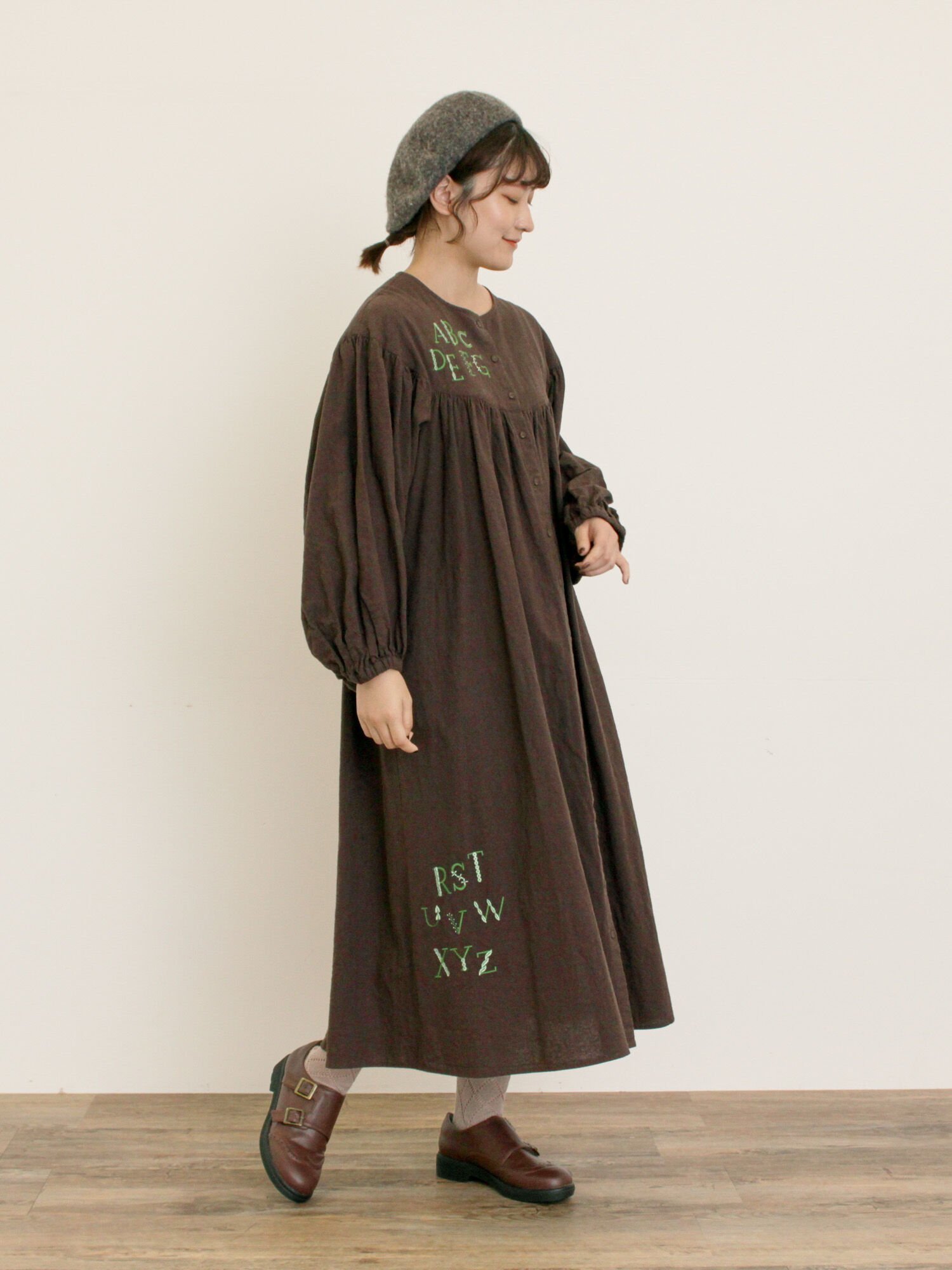 【サマンサモスモス/Samansa Mos2】の【マカベアリス*Samansa Mos2】刺繍ワンピース《S/Mサイズ》 インテリア・キッズ・メンズ・レディースファッション・服の通販 founy(ファニー) ファッション Fashion レディースファッション Fashion for Women ワンピース Dresses モチーフ Motif, Design Theme ランダム Random, Irregular レース Lace, Lace Fabric ダークブラウン|ID: prp329100004800673 ipo3291000000034830090