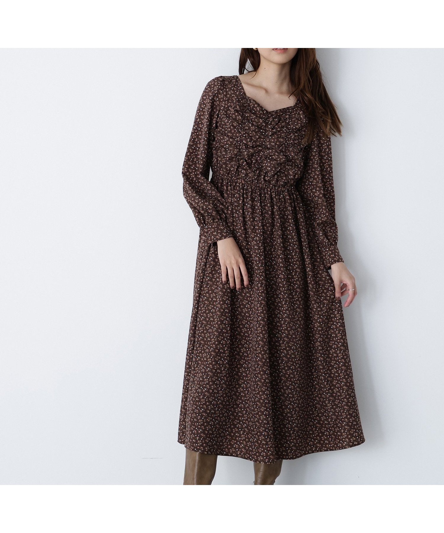 【ナチュラル ビューティー ベーシック/NATURAL BEAUTY BASIC】のミニフラワーシャーリングワンピース インテリア・キッズ・メンズ・レディースファッション・服の通販 founy(ファニー) ファッション Fashion レディースファッション Fashion for Women ワンピース Dresses シャーリング Shirring, Ruched スクエア Square, Square Shape デコルテ Décolleté, Neckline トレンド Trend, Trending Now ブラウンベース2|ID: prp329100004800693 ipo3291000000035144683