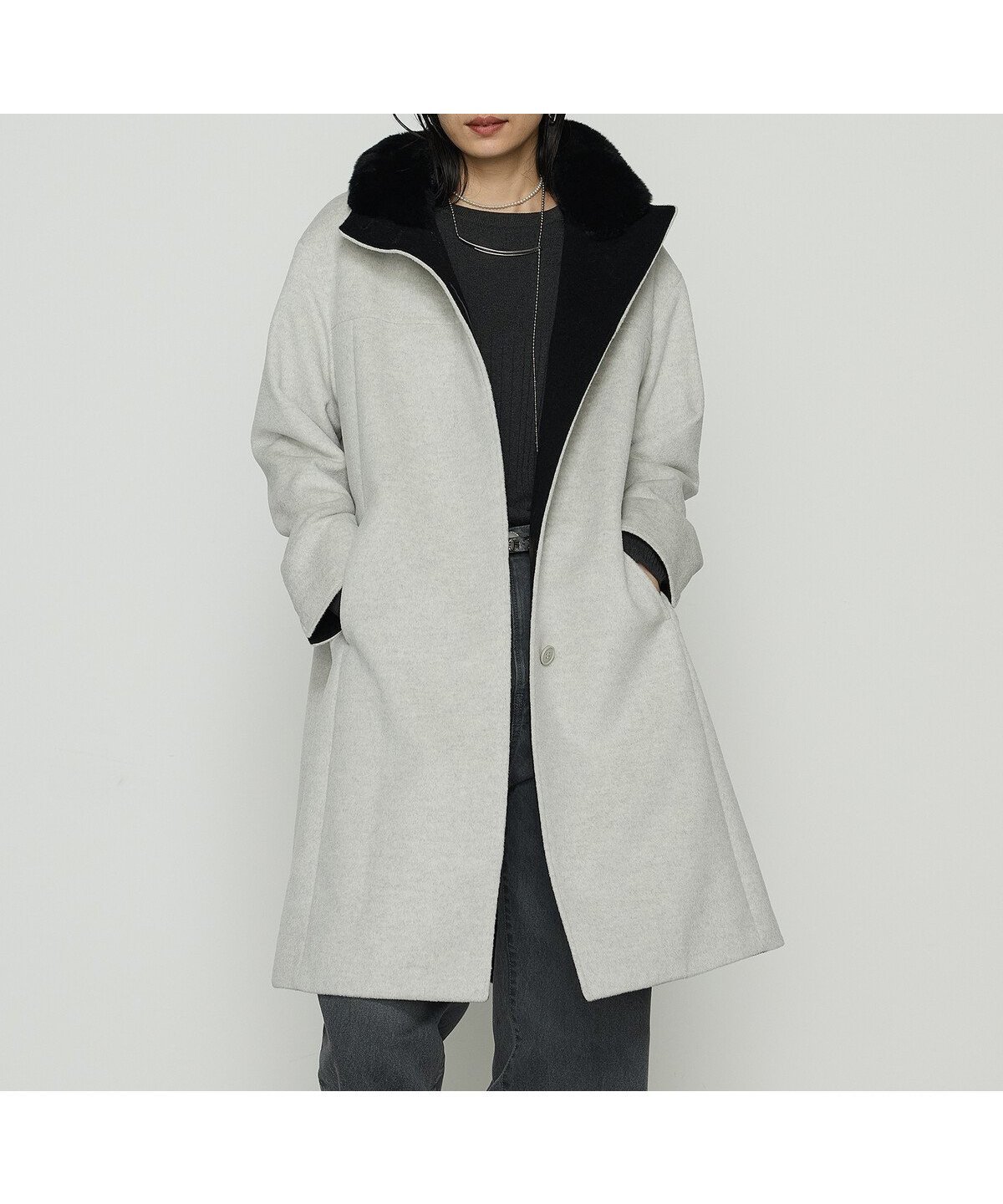 【コムサ/COMME CA】のアンゴラウール スタンドフーデットコート インテリア・キッズ・メンズ・レディースファッション・服の通販 founy(ファニー) 　ファッション　Fashion　レディースファッション　Fashion for Women　アウター　Coat / Outerwear Collection　コート・ロングコート・ピーコート　Long Coats, Peacoats & More　アンゴラ　Angora Knitwear　シンプル　Simple, Minimal　スタンド　Stand Collar, Upright Stand　スリット　Slit, Slit Detail　ダブル　Double, Double-Breasted　ドレープ　Drape, Draping Fabric　定番　Standard, Basic Item　フェイス　Face, Facial Design　フェミニン　Feminine, Girly　フロント　Front, Front Design　ロング　Long, Long-Length　エレガント 上品　Elegant　03:トップスノー|ID: prp329100004800733 ipo3291000000035216419