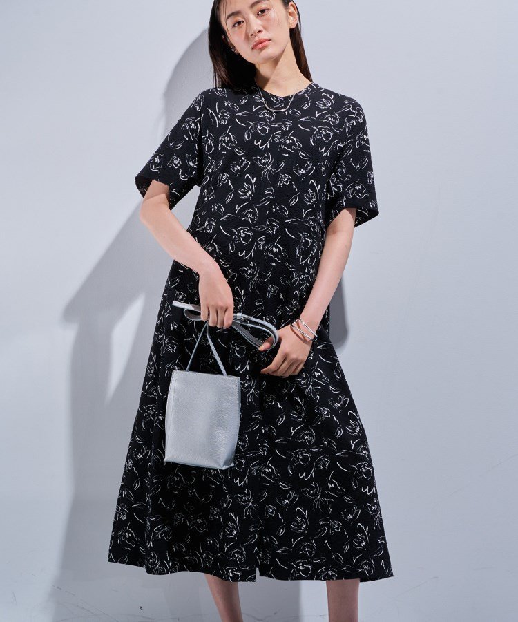 【インディヴィ/INDIVI】の【洗える/UVケア/羽織り可能】フラワー柄前あきワンピース インテリア・キッズ・メンズ・レディースファッション・服の通販 founy(ファニー) 　ファッション　Fashion　レディースファッション　Fashion for Women　ワンピース　Dresses　ストレッチ　Stretch, Stretchy Fabric　スマート　Smart, Elegant　フィット　Fit, Slim Fit　フラワー　Flower, Floral　フレア　Flare, Flared　プリント　Print, Printed Pattern　ポケット　Pocket, Pocket Detail　吸水　Absorbent, Quick-Dry　夏　Summer　手描き　Hand-Drawn, Illustrated　洗える　Machine Washable　羽織　Haori, Light Jacket　ブラック|ID: prp329100004800744 ipo3291000000035237900