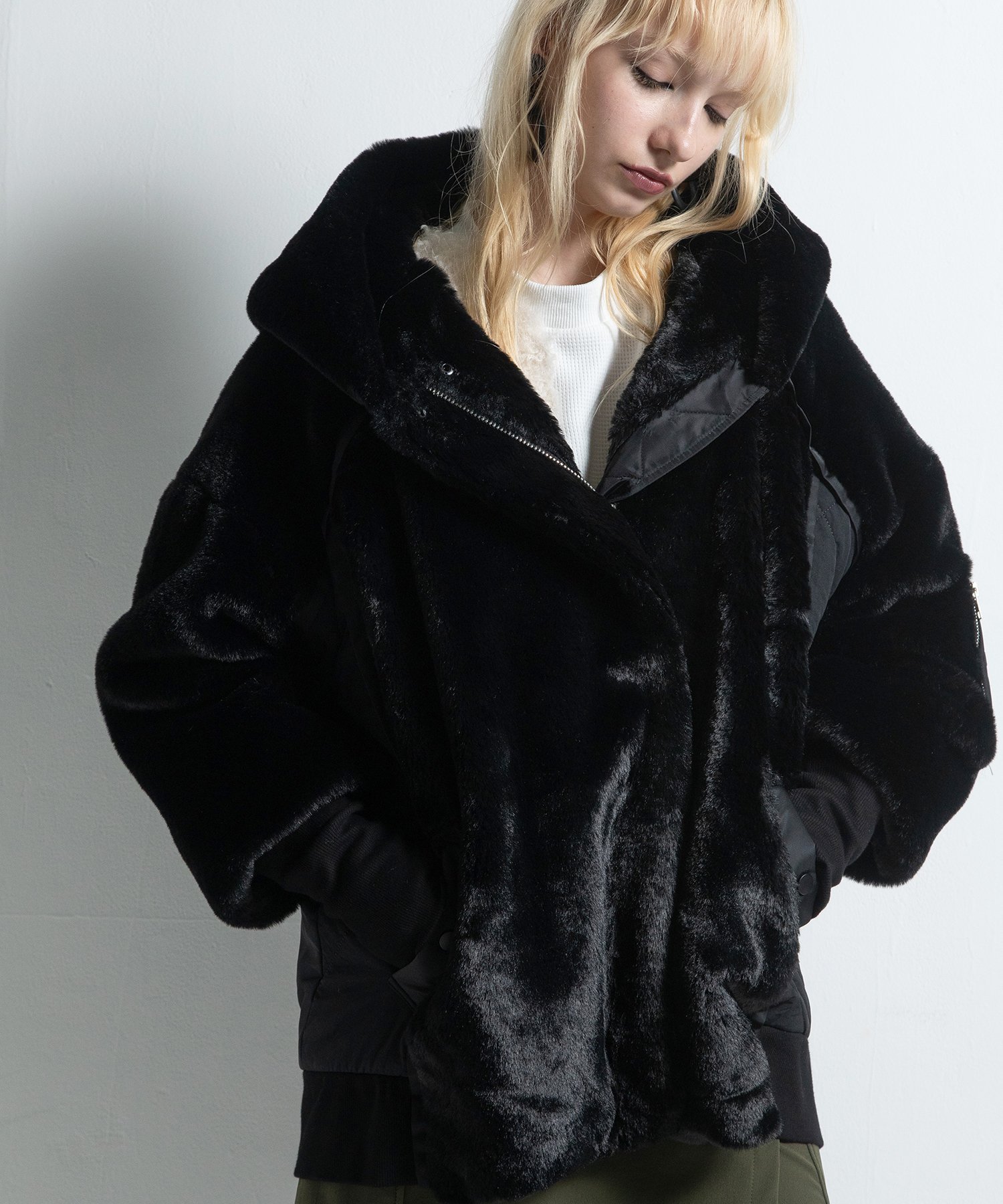 【アウラアイラ/AULA AILA】のSHORT FUR HOODIE COAT インテリア・キッズ・メンズ・レディースファッション・服の通販 founy(ファニー) 　ファッション　Fashion　レディースファッション　Fashion for Women　アウター　Coat / Outerwear Collection　コート・ロングコート・ピーコート　Long Coats, Peacoats & More　2025年　2025　2025-2026秋冬・A/W　Autumn/Winter 2025–26 AW25–26　冬　Winter / This Winter　キルト　Quilt, Quilted Fabric　ショート　Short, Short Length　タフタ　Taffeta, Structured Fabric　ポケット　Pocket, Pocket Detail　ミリタリー　Military, Army Style　防寒　Cold Protection, Winter-Ready　BLACK|ID: prp329100004800764 ipo3291000000034947808