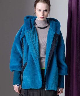 【アウラアイラ/AULA AILA】のSHORT FUR HOODIE COAT 人気、トレンドファッション・服の通販 founy(ファニー) ファッション Fashion レディースファッション Fashion for Women アウター Coat / Outerwear Collection コート・ロングコート・ピーコート Long Coats, Peacoats & More 2025年 2025 2025-2026秋冬・A/W Autumn/Winter 2025–26 AW25–26 冬 Winter / This Winter キルト Quilt, Quilted Fabric ショート Short, Short Length タフタ Taffeta, Structured Fabric ポケット Pocket, Pocket Detail ミリタリー Military, Army Style 防寒 Cold Protection, Winter-Ready |ID:prp329100004800764