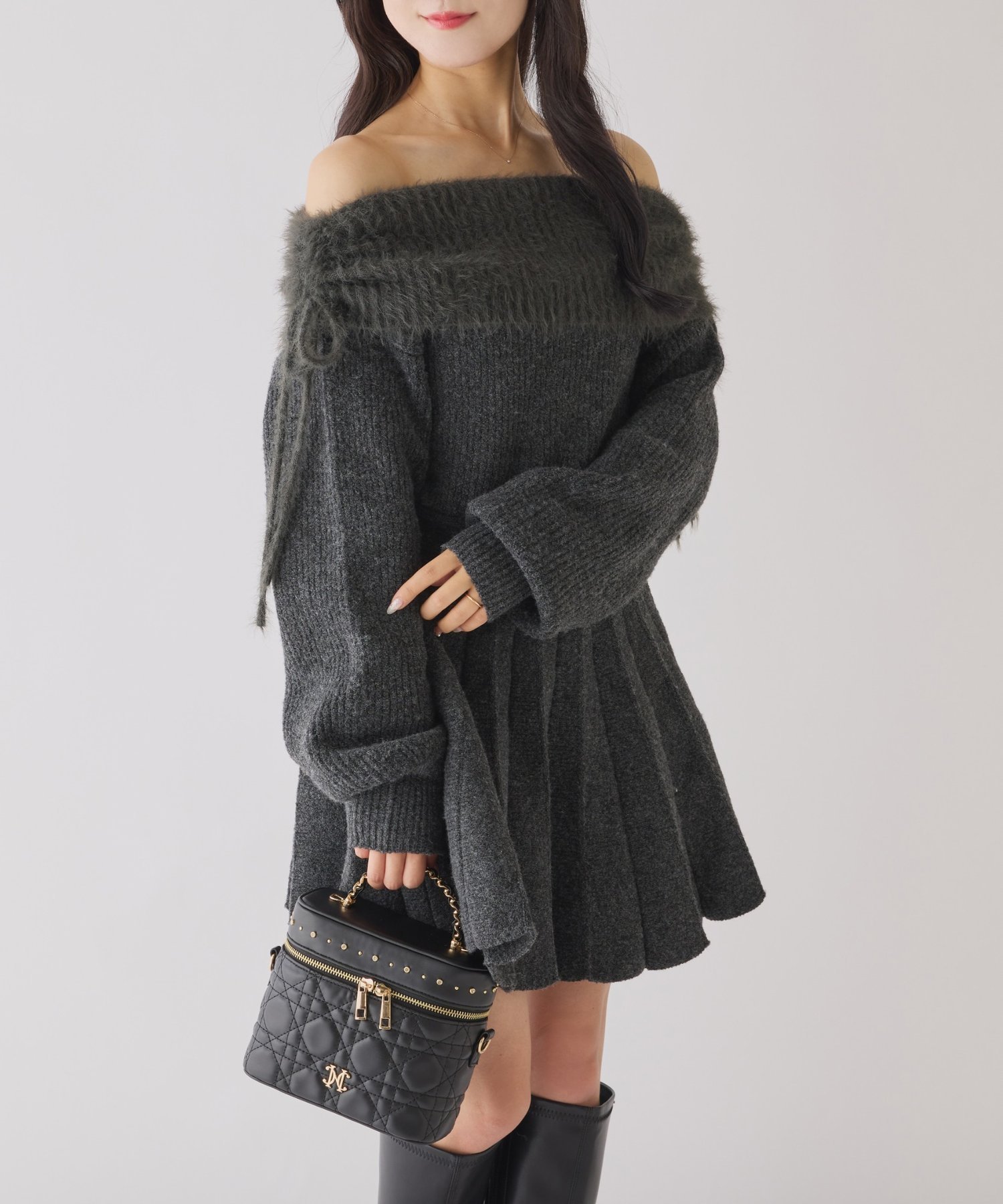 【ナイスクラップ/NICE CLAUP】のオフショルプリーツニットミニワンピ インテリア・キッズ・メンズ・レディースファッション・服の通販 founy(ファニー) 　ファッション　Fashion　レディースファッション　Fashion for Women　ワンピース　Dresses　ロング　Long, Long-Length　ワンポイント　One Point, Statement Accent　再入荷　Restock / Back in Stock　おすすめ　Recommended / Our Picks　2025年　2025　2025-2026秋冬・A/W　Autumn/Winter 2025–26 AW25–26　チャコールグレー|ID: prp329100004800769 ipo3291000000035011605