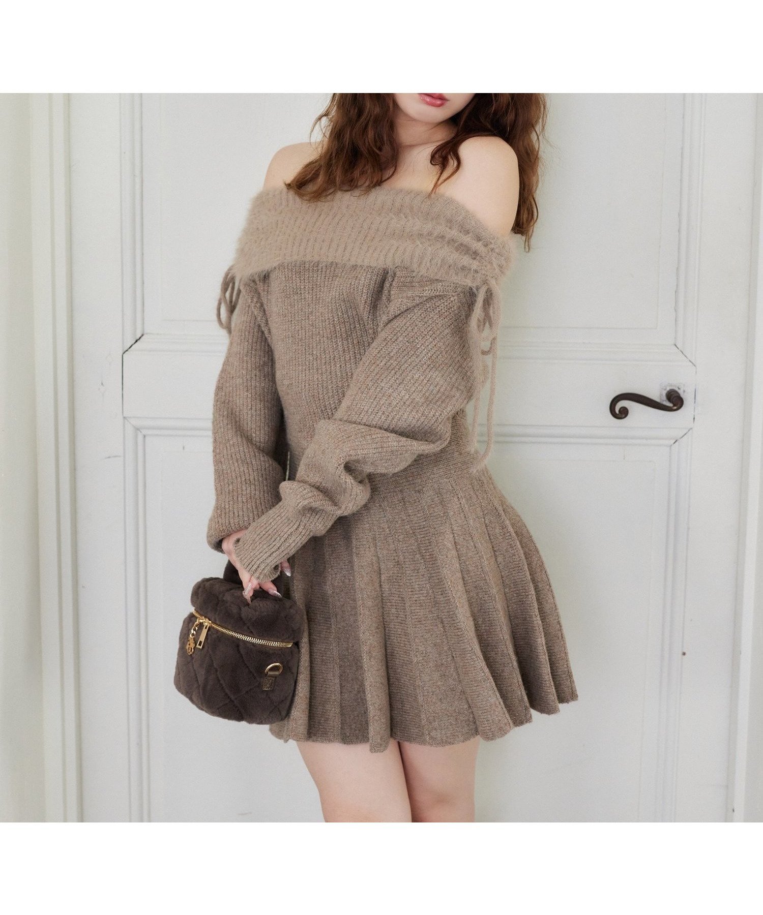 【ナイスクラップ/NICE CLAUP】のオフショルプリーツニットミニワンピ インテリア・キッズ・メンズ・レディースファッション・服の通販 founy(ファニー) 　ファッション　Fashion　レディースファッション　Fashion for Women　ワンピース　Dresses　ロング　Long, Long-Length　ワンポイント　One Point, Statement Accent　再入荷　Restock / Back in Stock　おすすめ　Recommended / Our Picks　2025年　2025　2025-2026秋冬・A/W　Autumn/Winter 2025–26 AW25–26　モカ|ID: prp329100004800769 ipo3291000000035011606