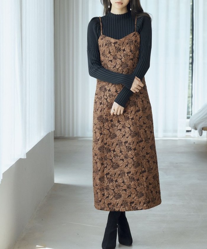 【セゾンドパピヨン/SAISON DE PAPILLON】のジャガード生地バックスリットキャミワンピース インテリア・キッズ・メンズ・レディースファッション・服の通販 founy(ファニー) https://founy.com/ ファッション Fashion レディースファッション Fashion for Women ワンピース Dresses キャミソールワンピース Camisole Dresses インナー Innerwear キャミワンピース Cami Dress, Slip Dress シャーリング Shirring, Ruched シンプル Simple, Minimal スリット Slit, Slit Detail ロング Long, Long-Length 二次会 After Party 楽ちん Easy Fit, Comfortable A/W・秋冬 Autumn/Winter |ID: prp329100004800848 ipo3291000000034917862