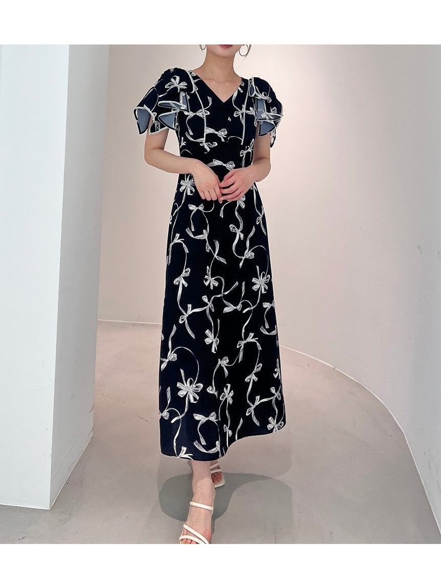 【スナイデル/SNIDEL】の【00サイズあり】Sustainableリボンプリントワンピース インテリア・キッズ・メンズ・レディースファッション・服の通販 founy(ファニー) 　ファッション　Fashion　レディースファッション　Fashion for Women　ワンピース　Dresses　ウェーブ　Wavy Pattern　エレガント 上品　Elegant　今季　This Season, Current Season　ストレート　Straight, Straight Cut　スマート　Smart, Elegant　定番　Standard, Basic Item　人気　Popular, Best Seller　プリント　Print, Printed Pattern　モチーフ　Motif, Design Theme　リボン　Ribbon, Bow　レース　Lace, Lace Fabric　おすすめ　Recommended / Our Picks　NVY[089]|ID: prp329100004800927 ipo3291000000034938707