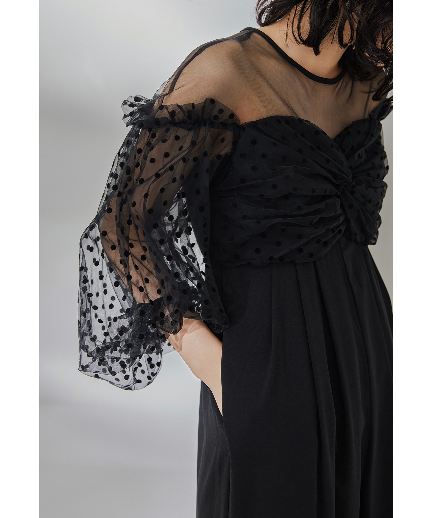 【ビーフラット/bflat】のフロッキードットパンツドレス オールインワン パーティー 結婚式 同窓会 成人式 人気、トレンドファッション・服の通販 founy(ファニー) 　ファッション　Fashion　レディースファッション　Fashion for Women　パンツ　Pants & Trousers　エアリー　Airy Texture　シアー　Sheer, See-Through　ジョーゼット　Georgette, Semi-Sheer Fabric　チュール　Tulip, Tulip Motif　デコルテ　Décolleté, Neckline　ドット　Polka Dot, Dot Pattern　ドレス　Dress, One-Piece　ポケット　Pocket, Pocket Detail　リラックス　Relax, Relaxed Fit　ワイド　Wide, Wide Fit　おすすめ　Recommended / Our Picks　結婚式　Wedding　披露宴　Wedding Reception　二次会　After Party　 other-1|ID: prp329100004800935 ipo3291000000034950741