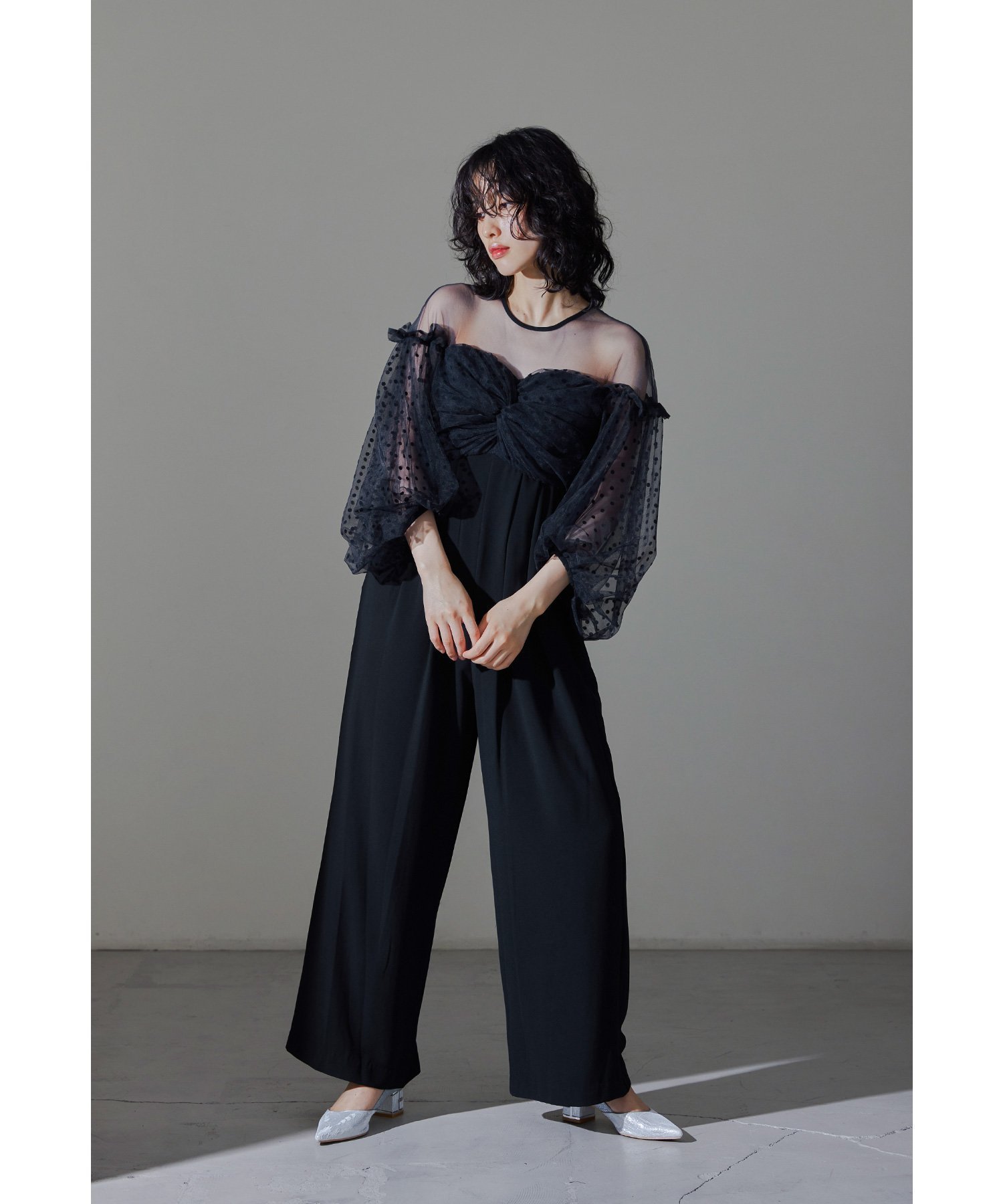 【ビーフラット/bflat】のフロッキードットパンツドレス オールインワン パーティー 結婚式 同窓会 成人式 インテリア・キッズ・メンズ・レディースファッション・服の通販 founy(ファニー) 　ファッション　Fashion　レディースファッション　Fashion for Women　パンツ　Pants & Trousers　エアリー　Airy Texture　シアー　Sheer, See-Through　ジョーゼット　Georgette, Semi-Sheer Fabric　チュール　Tulip, Tulip Motif　デコルテ　Décolleté, Neckline　ドット　Polka Dot, Dot Pattern　ドレス　Dress, One-Piece　ポケット　Pocket, Pocket Detail　リラックス　Relax, Relaxed Fit　ワイド　Wide, Wide Fit　おすすめ　Recommended / Our Picks　結婚式　Wedding　披露宴　Wedding Reception　二次会　After Party　ネイビー|ID: prp329100004800935 ipo3291000000034950746