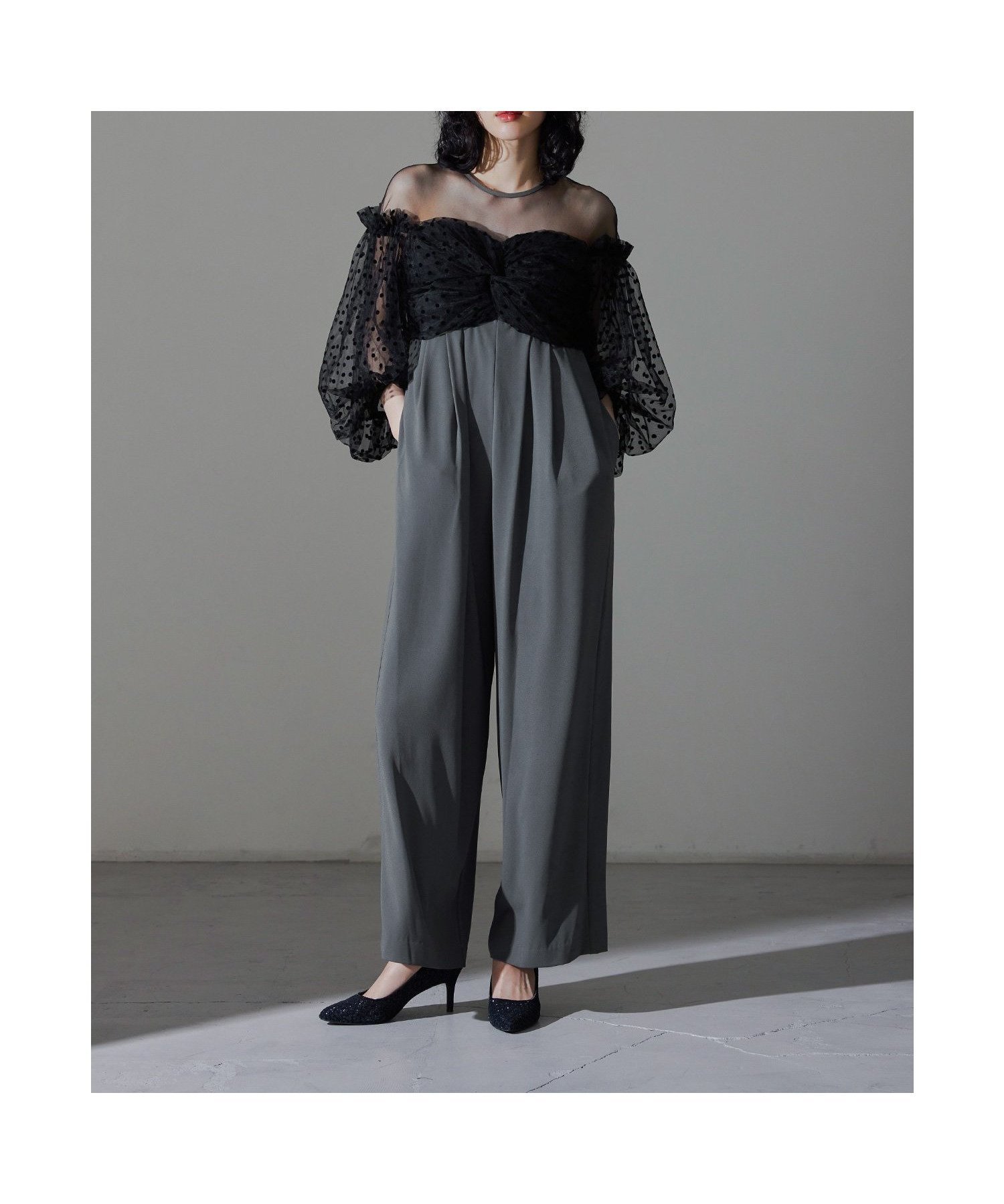 【ビーフラット/bflat】のフロッキードットパンツドレス オールインワン パーティー 結婚式 同窓会 成人式 インテリア・キッズ・メンズ・レディースファッション・服の通販 founy(ファニー) 　ファッション　Fashion　レディースファッション　Fashion for Women　パンツ　Pants & Trousers　エアリー　Airy Texture　シアー　Sheer, See-Through　ジョーゼット　Georgette, Semi-Sheer Fabric　チュール　Tulip, Tulip Motif　デコルテ　Décolleté, Neckline　ドット　Polka Dot, Dot Pattern　ドレス　Dress, One-Piece　ポケット　Pocket, Pocket Detail　リラックス　Relax, Relaxed Fit　ワイド　Wide, Wide Fit　おすすめ　Recommended / Our Picks　結婚式　Wedding　披露宴　Wedding Reception　二次会　After Party　グレー|ID: prp329100004800935 ipo3291000000034950748