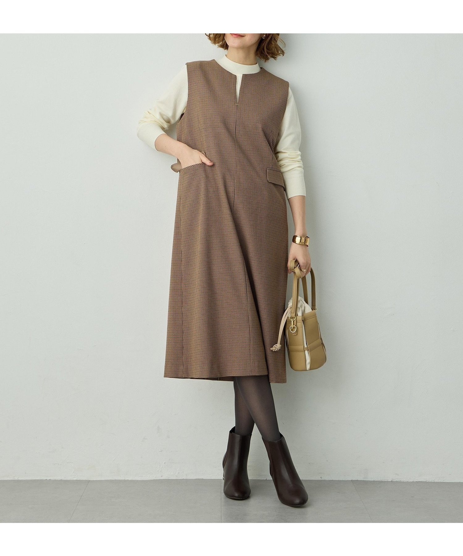 【プチ オンフルール/Petit Honfleur】のキーネックジャンパースカート インテリア・キッズ・メンズ・レディースファッション・服の通販 founy(ファニー) 　ファッション　Fashion　レディースファッション　Fashion for Women　スカート　Skirts　インナー　Innerwear　シンプル　Simple, Minimal　チェック　Check, Plaid, Tartan　ロング　Long, Long-Length　エレガント 上品　Elegant　人気　Popular, Best Seller　無地　Plain, Solid Color　ベージュ|ID: prp329100004800984 ipo3291000000034907623