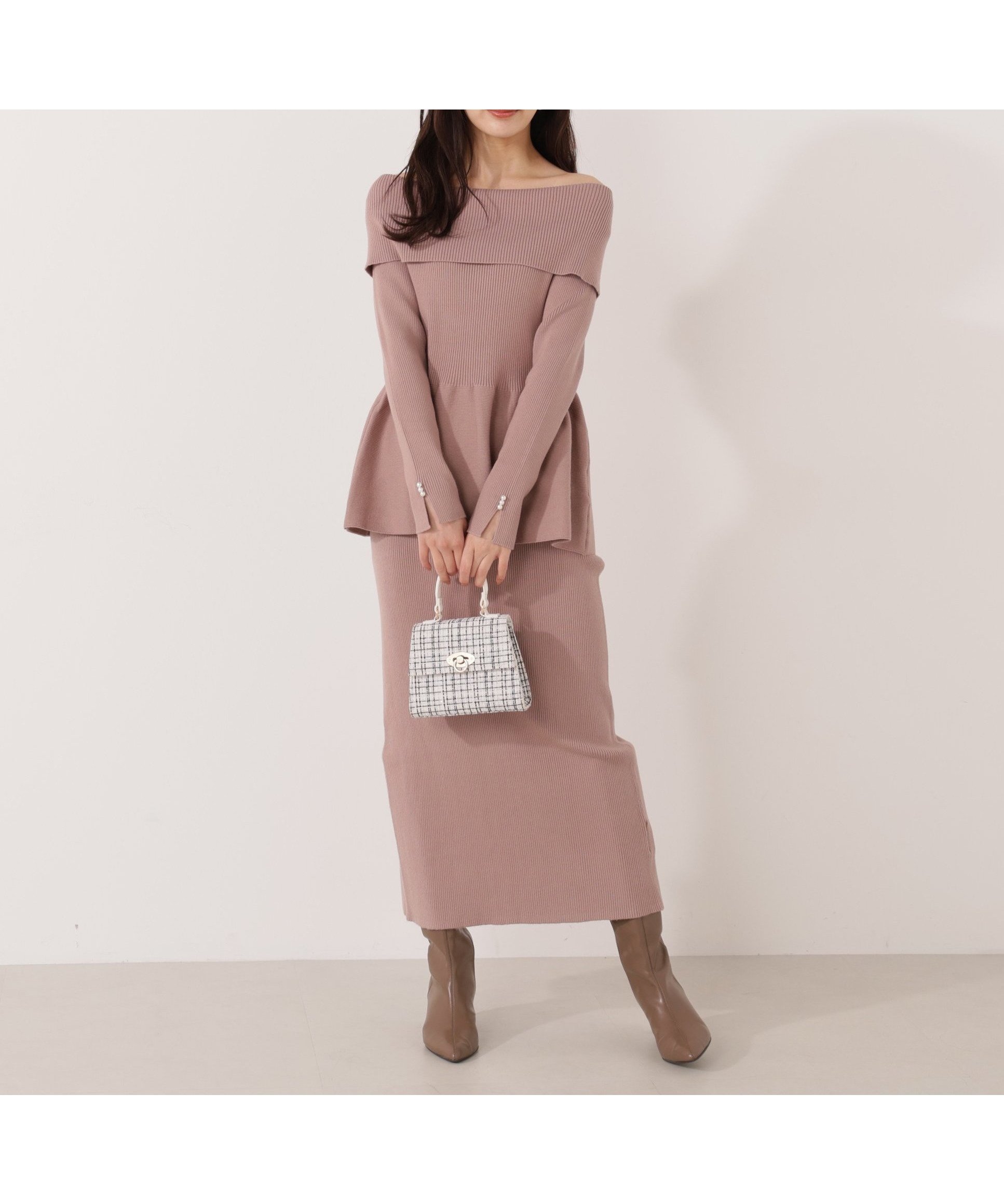 【プロポーション ボディドレッシング/PROPORTION BODY DRESSING】のオフショルペプラムニットセット 25AW インテリア・キッズ・メンズ・レディースファッション・服の通販 founy(ファニー) 　ファッション　Fashion　レディースファッション　Fashion for Women　トップス・カットソー　Cut & Sew Tops　ニット　Knit Tops & Sweaters　2025年　2025　2025-2026秋冬・A/W　Autumn/Winter 2025–26 AW25–26　ウォーム　Warm Fabric　スリット　Slit, Slit Detail　パール　Pearl, Pearl Accent　ペプラム　Peplum, Flared Hem　モカ1|ID: prp329100004801003 ipo3291000000034938817