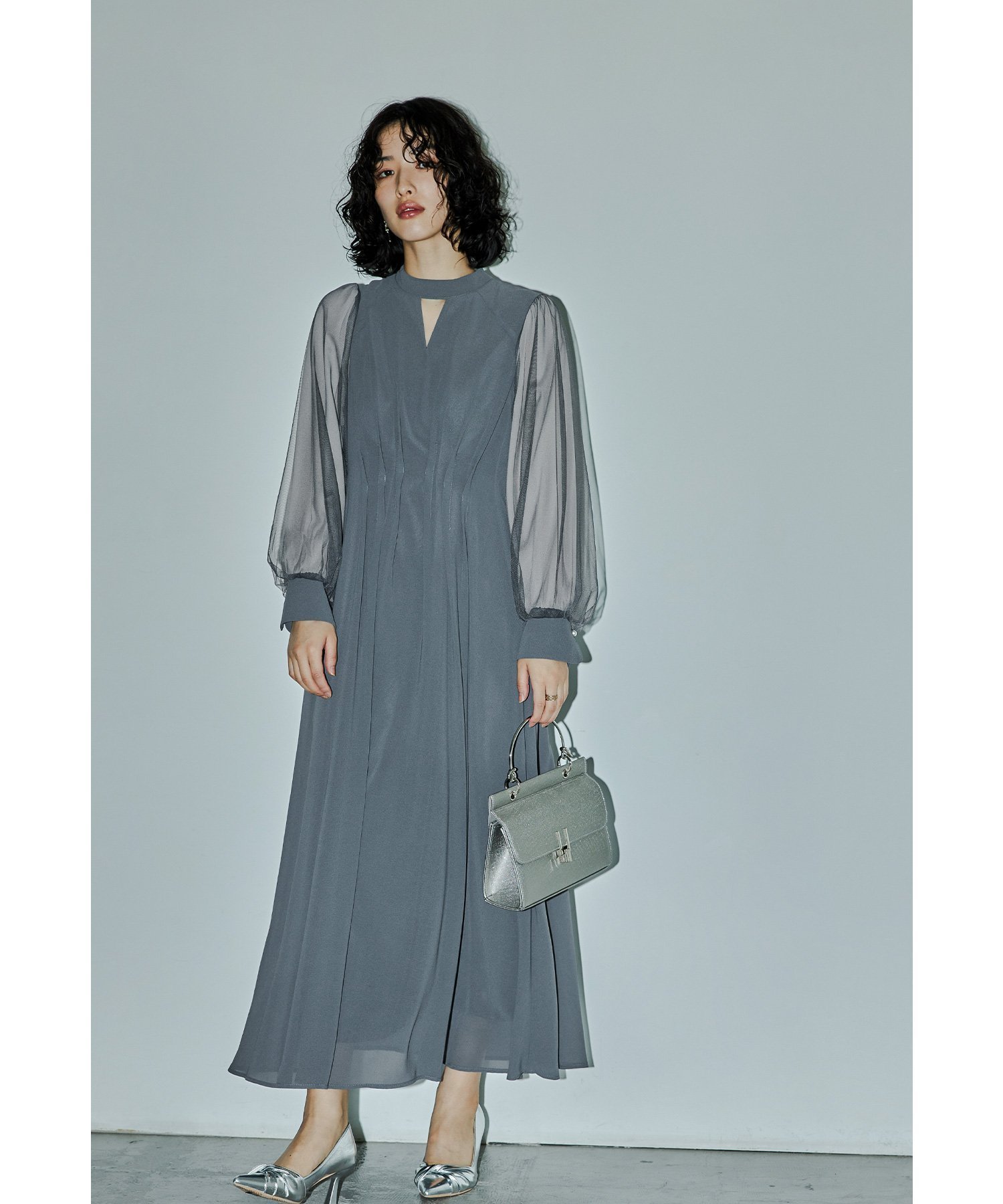 【ビーフラット/bflat】のVネックシアースリーブドレス キーホールネック シンプル 結婚式 成人式 二次会 インテリア・キッズ・メンズ・レディースファッション・服の通販 founy(ファニー) 　ファッション　Fashion　レディースファッション　Fashion for Women　トップス・カットソー　Cut & Sew Tops　Vネックトップス　V-Neck Tops / V-Cut Neckline Shirts　ワンピース　Dresses　フォーマル・パーティードレス・結婚式用ドレス　Elegant & Casual Dresses　シンプル　Simple, Minimal　スリーブ　Sleeve, Long Sleeve / Short Sleeve　チュール　Tulip, Tulip Motif　ネックレス　Necklace, Pendant Necklace　パール　Pearl, Pearl Accent　フレア　Flare, Flared　ワンポイント　One Point, Statement Accent　おすすめ　Recommended / Our Picks　結婚式　Wedding　披露宴　Wedding Reception　二次会　After Party　グレー|ID: prp329100004801007 ipo3291000000035038429