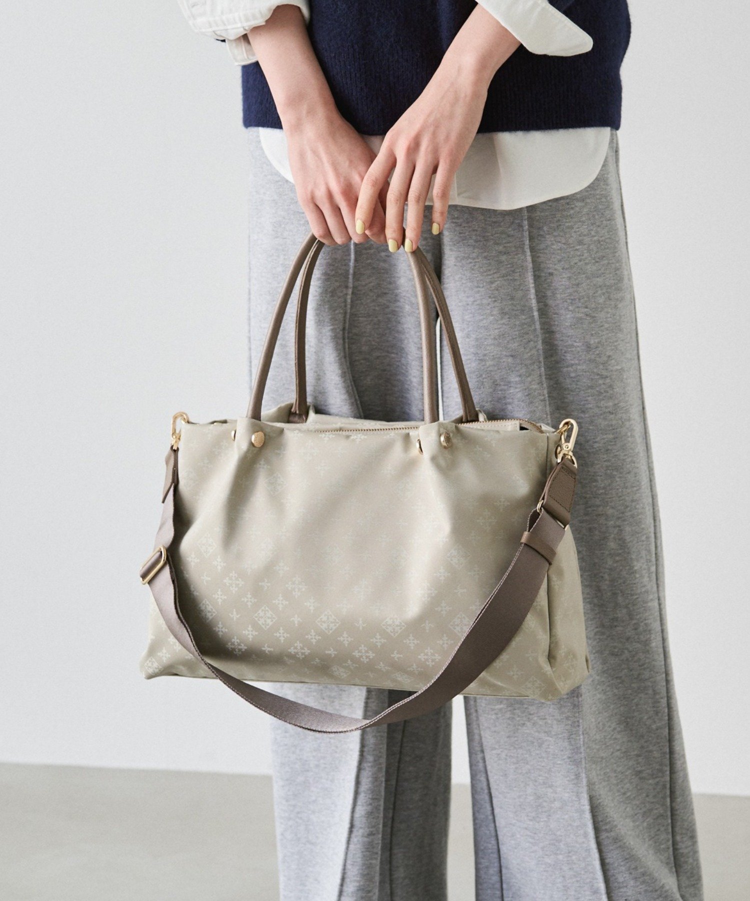 【ラシット/russet】のナイロン三層2WAYトートバッグ 人気、トレンドファッション・服の通販 founy(ファニー) 　ファッション　Fashion　レディースファッション　Fashion for Women　バッグ　Bags　コンパクト　Compact, Small Size　ショルダー　Shoulder, Shoulder Strap　シンプル　Simple, Minimal　財布　Wallet, Purse　なめらか　Smooth, Silky Texture　ベーシック　Basic, Essential　ポケット　Pocket, Pocket Detail　ポーチ　Pouch, Small Case　マグネット　Magnet, Magnetic Closure　日本製　Made In Japan　エレガント 上品　Elegant　ビジネス 仕事 通勤　Business / Work / Commuting　 other-1|ID: prp329100004801049 ipo3291000000035200517