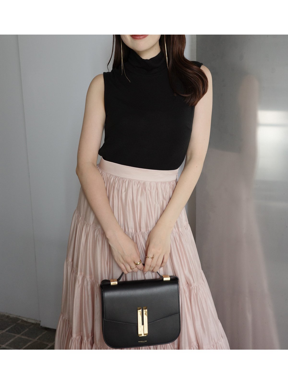 【アニュアンス/anuans】のテンセルウールノースリーブカットトップス インテリア・キッズ・メンズ・レディースファッション・服の通販 founy(ファニー) 　ファッション　Fashion　レディースファッション　Fashion for Women　トップス・カットソー　Cut & Sew Tops　キャミソール&ノースリーブ　Camisoles & Sleeveless Tops　とろみ　Fluid, Flowy Fabric　なめらか　Smooth, Silky Texture　ウォッシャブル　Machine Washable　シンプル　Simple, Minimal　ストレッチ　Stretch, Stretchy Fabric　夏　Summer　抗菌　Antibacterial, Bacteria-Resistant　BLACK|ID: prp329100004801062 ipo3291000000035082723