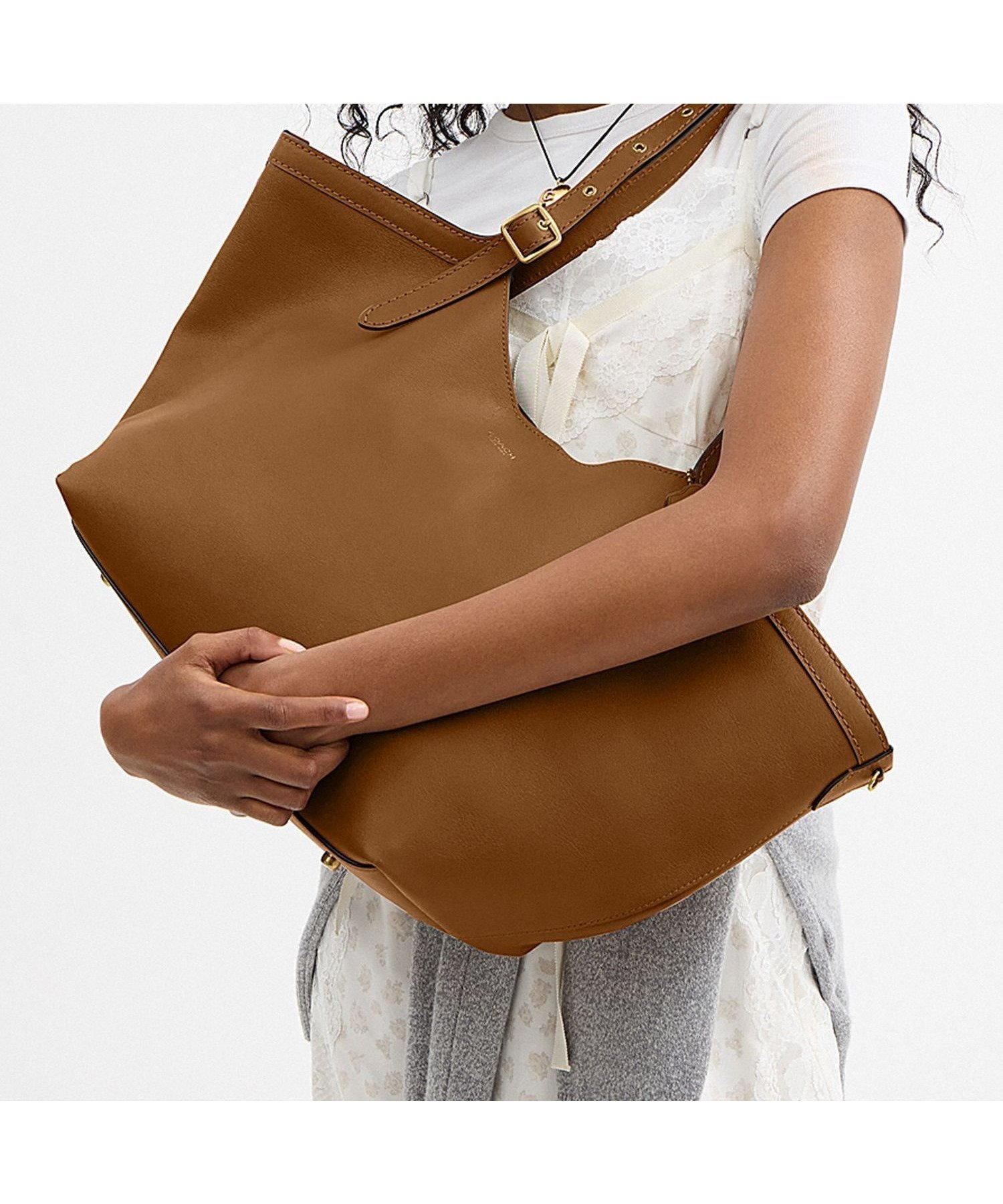 【コーチ/COACH】の【公式】グラマシー トート 人気、トレンドファッション・服の通販 founy(ファニー) 　ファッション　Fashion　レディースファッション　Fashion for Women　バッグ　Bags　アシンメトリー　Asymmetrical Style　クラシック　Classic, Timeless Style　スタイリッシュ　Stylish, Fashionable　ニューヨーク　New York, NYC Style　ポケット　Pocket, Pocket Detail　マグネット　Magnet, Magnetic Closure　おすすめ　Recommended / Our Picks　ギフト プレゼント　Gift / Present　 other-1|ID: prp329100004801064 ipo3291000000035008216