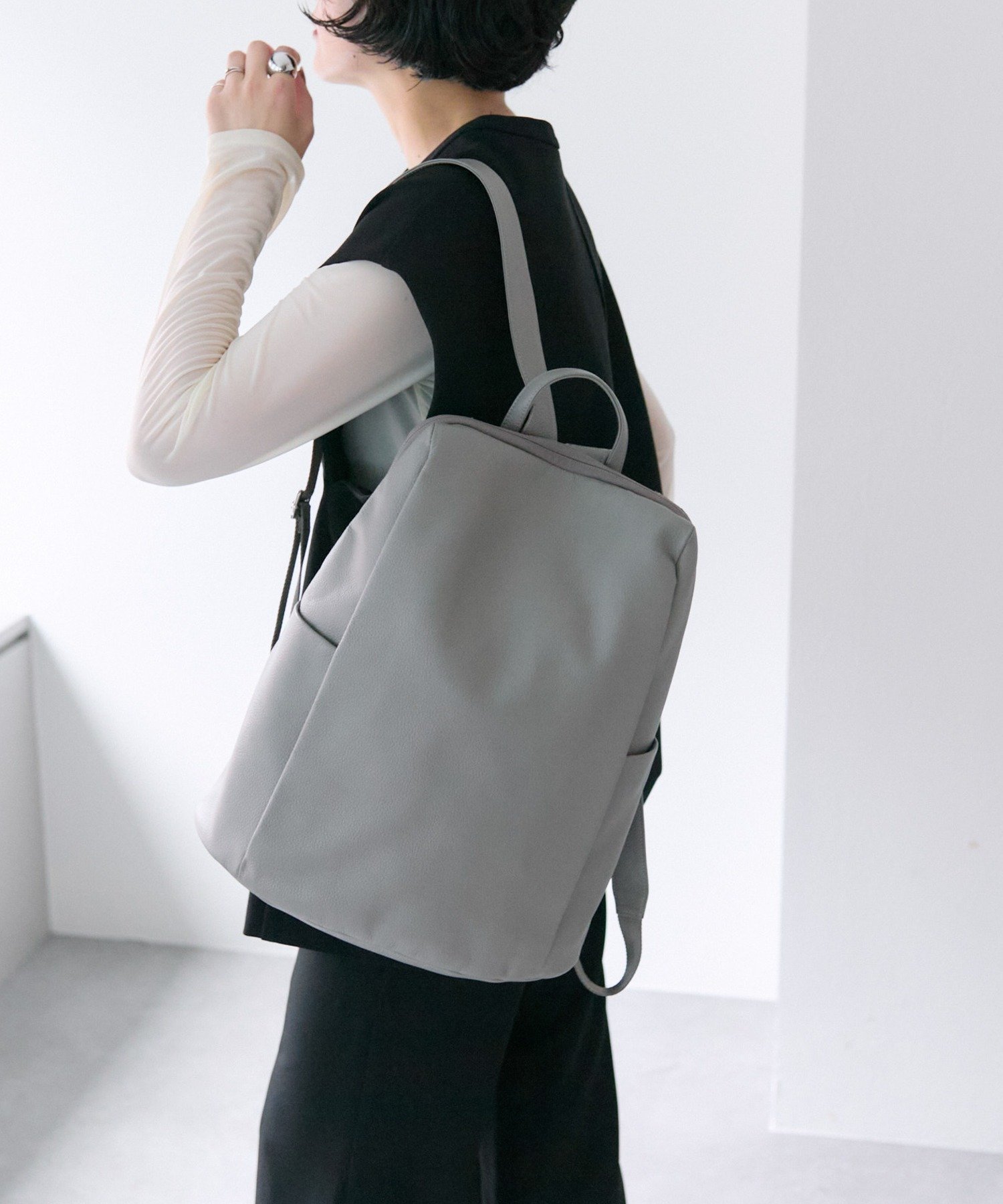 【イア パピヨネ/ear PAPILLONNER】の《本革/軽量/A4サイズ対応》NEWスタンドリュック インテリア・キッズ・メンズ・レディースファッション・服の通販 founy(ファニー) 　ファッション　Fashion　レディースファッション　Fashion for Women　軽量　Lightweight, Ultra Light　ショルダー　Shoulder, Shoulder Strap　シンプル　Simple, Minimal　スタンド　Stand Collar, Upright Stand　ポケット　Pocket, Pocket Detail　マグネット　Magnet, Magnetic Closure　リュック　Backpack, Rucksack　おすすめ　Recommended / Our Picks　ビジネス 仕事 通勤　Business / Work / Commuting　グレー|ID: prp329100004801079 ipo3291000000034944662