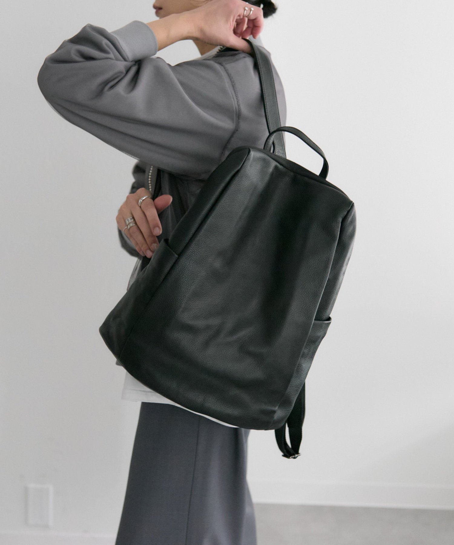 【イア パピヨネ/ear PAPILLONNER】の《本革/軽量/A4サイズ対応》NEWスタンドリュック インテリア・キッズ・メンズ・レディースファッション・服の通販 founy(ファニー) 　ファッション　Fashion　レディースファッション　Fashion for Women　軽量　Lightweight, Ultra Light　ショルダー　Shoulder, Shoulder Strap　シンプル　Simple, Minimal　スタンド　Stand Collar, Upright Stand　ポケット　Pocket, Pocket Detail　マグネット　Magnet, Magnetic Closure　リュック　Backpack, Rucksack　おすすめ　Recommended / Our Picks　ビジネス 仕事 通勤　Business / Work / Commuting　ブラック|ID: prp329100004801079 ipo3291000000034944664