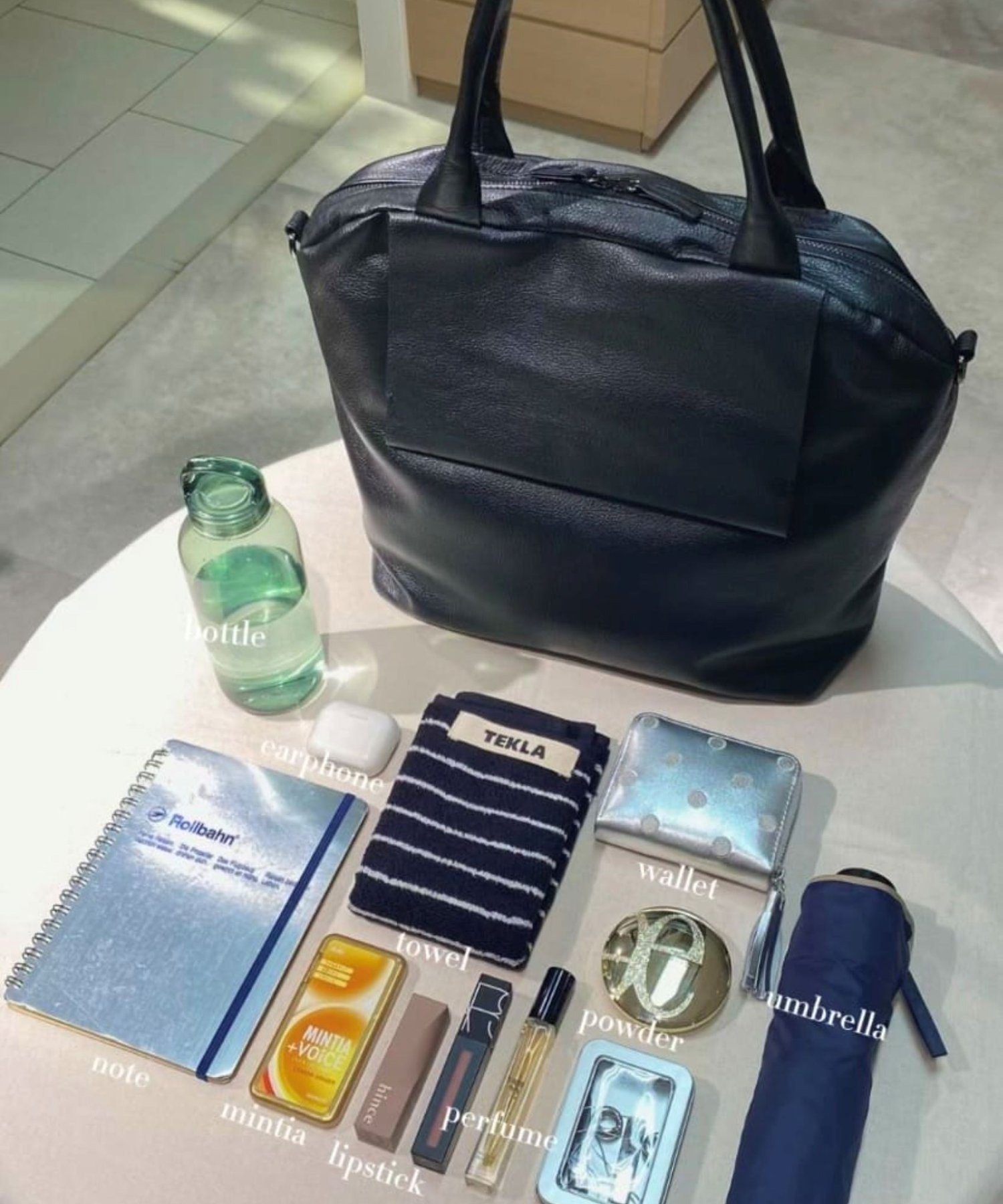 【イア パピヨネ/ear PAPILLONNER】の《通勤におすすめ!/A4サイズ対応》レザーフラップ2WAYバッグLサイズ インテリア・キッズ・メンズ・レディースファッション・服の通販 founy(ファニー) ファッション Fashion レディースファッション Fashion for Women オケージョン Occasion Wear ショルダー Shoulder, Shoulder Strap 人気 Popular, Best Seller フェミニン Feminine, Girly フォルム Silhouette, Form フラップ Flap, Flap Pocket ボストン Boston ポケット Pocket, Pocket Detail マグネット Magnet, Magnetic Closure おすすめ Recommended / Our Picks エレガント 上品 Elegant セレモニー Ceremony ビジネス 仕事 通勤 Business / Work / Commuting ブラック|ID: prp329100004801092 ipo3291000000035085399