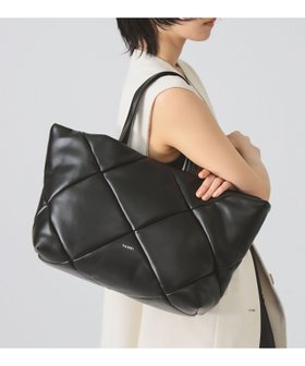 【ビームス ウイメン/BEAMS】のYAHKI / YH-747 TOTE BAG 人気、トレンドファッション・服の通販 founy(ファニー) ファッション Fashion レディースファッション Fashion for Women バッグ Bags キルティング Quilted, Quilting フェイクレザー Faux Leather, PU Leather フォルム Silhouette, Form ポケット Pocket, Pocket Detail ポーチ Pouch, Small Case マグネット Magnet, Magnetic Closure リップ Lip, Lip Motif |ID:prp329100004801102
