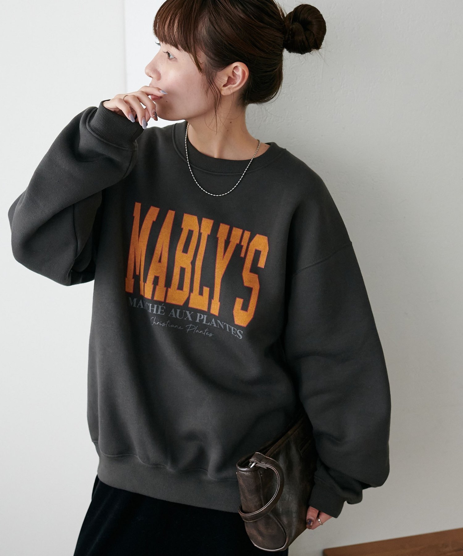 【ディスコート/Discoat】の【新色追加!/ユニセックス/WEB限定】MALBLYSロゴプリントスウェット インテリア・キッズ・メンズ・レディースファッション・服の通販 founy(ファニー) 　ファッション　Fashion　レディースファッション　Fashion for Women　トップス・カットソー　Cut & Sew Tops　レディースパーカー・カジュアルフーディー　Casual Hoodies & Sweatshirts　スウェット・クルーネックトップス　Sweatshirts & Crewnecks / Relaxed Fit Sweat Tops　おすすめ　Recommended / Our Picks　カーゴパンツ　Cargo Pants, Utility Pants　ショルダー　Shoulder, Shoulder Strap　スラックス　Slacks, Dress Pants　タートルネック　Turtleneck, High Neck　デニム　Denim, Jeans Material　ドロップ　Drop Shoulder, Dropped Style　ビッグ　Big, Oversized　プリント　Print, Printed Pattern　定番　Standard, Basic Item　チャコールグレー|ID: prp329100004801238 ipo3291000000034972224