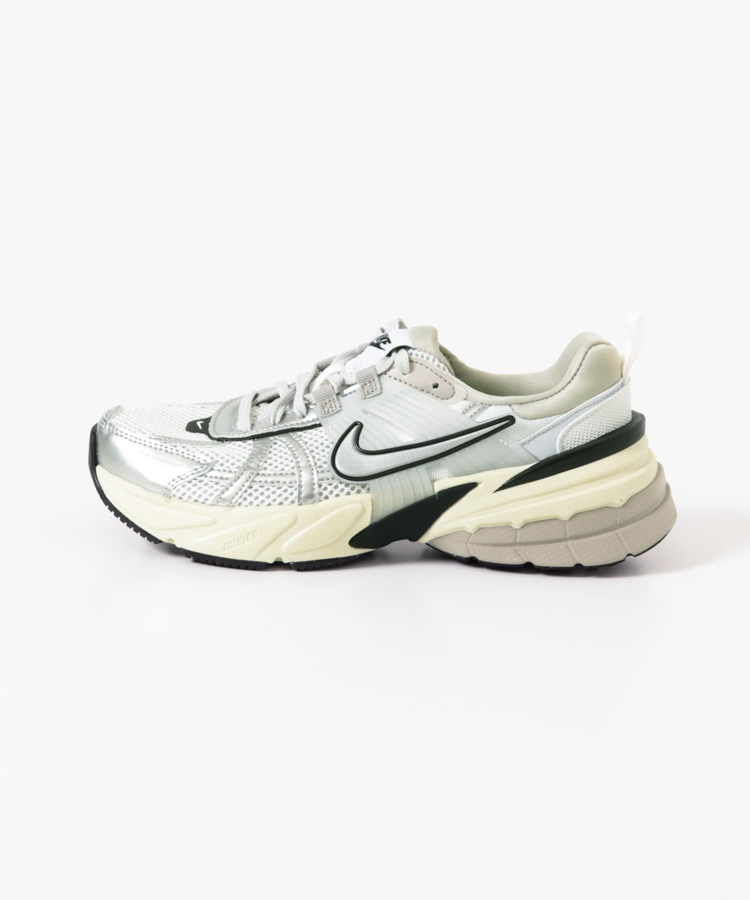【アーバンリサーチ ドアーズ/URBAN RESEARCH DOORS】のNIKE V2K ラン 人気、トレンドファッション・服の通販 founy(ファニー) 　ファッション　Fashion　レディースファッション　Fashion for Women　ヴィンテージ　Vintage Style　クッション　Cushion, Throw Pillow　スニーカー　Sneakers, Trainers　スポーツ　Sports, Activewear　メタリック　Metallic, Shiny Finish　メッシュ　Mesh, Net Fabric　A/W・秋冬　Autumn/Winter　冬　Winter / This Winter　2025年　2025　2025-2026秋冬・A/W　Autumn/Winter 2025–26 AW25–26　 other-1|ID: prp329100004801298 ipo3291000000035095135