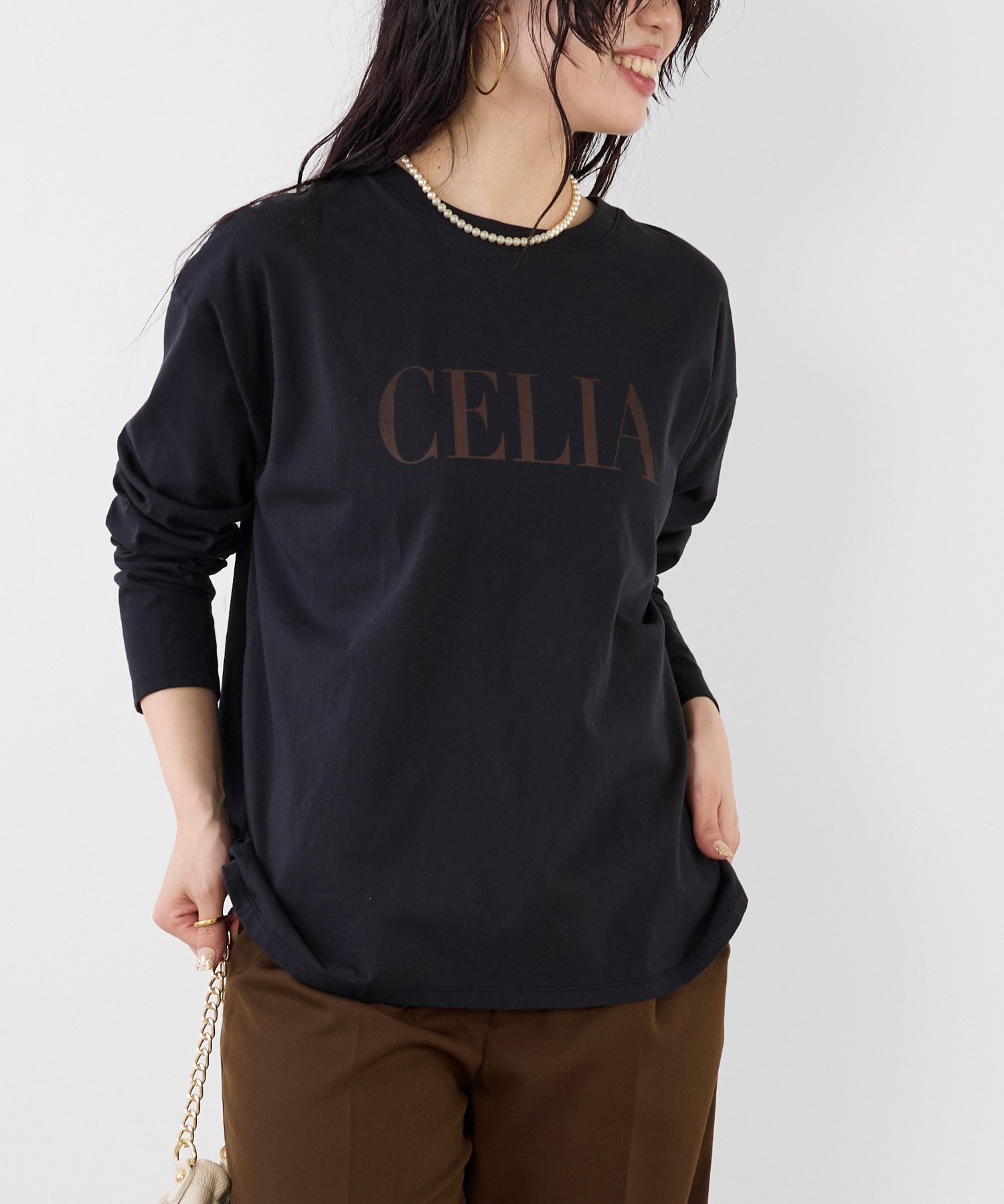 【マイカ ディール/MICA & DEAL】のCELIA ロゴロングT-shirt インテリア・キッズ・メンズ・レディースファッション・服の通販 founy(ファニー) 　ファッション　Fashion　レディースファッション　Fashion for Women　トップス・カットソー　Cut & Sew Tops　シャツ・ブラウス・オフィスカジュアル　Elegant Blouses & Button-Ups　ロングTシャツ・Tシャツ　Longline T-Shirts & Tees　インナー　Innerwear　カットソー　Cut and Sewn Top　カーディガン　Cardigan, Knitwear　シルク　Silk, 100% Silk　ネックレス　Necklace, Pendant Necklace　人気　Popular, Best Seller　パール　Pearl, Pearl Accent　フランス　France, French　プリント　Print, Printed Pattern　ロング　Long, Long-Length　NAVY|ID: prp329100004801329 ipo3291000000034960442
