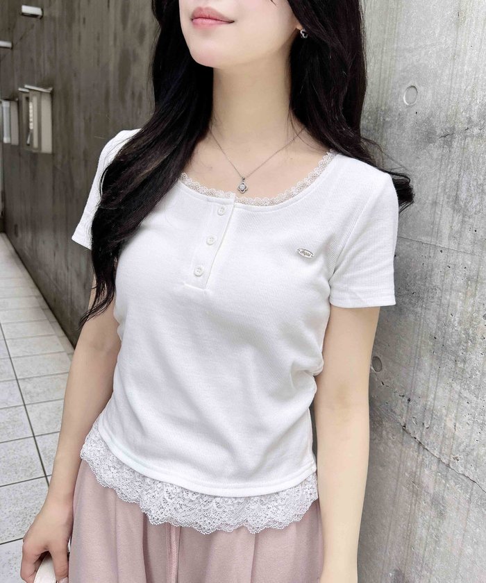 【イング/INGNI】のヘンリーレース付プレートロゴリブトップス インテリア・キッズ・メンズ・レディースファッション・服の通販 founy(ファニー) https://founy.com/ ファッション Fashion レディースファッション Fashion for Women トップス・カットソー Cut & Sew Tops ギャザー Gathered, Ruffled コンパクト Compact, Small Size シンプル Simple, Minimal スタイリッシュ Stylish, Fashionable スマホ Smartphone, Mobile Device フェミニン Feminine, Girly プレート Plate, Dish ベーシック Basic, Essential メタル Metal, Metal Parts レース Lace, Lace Fabric 無地 Plain, Solid Color |ID: prp329100004801685 ipo3291000000034837922