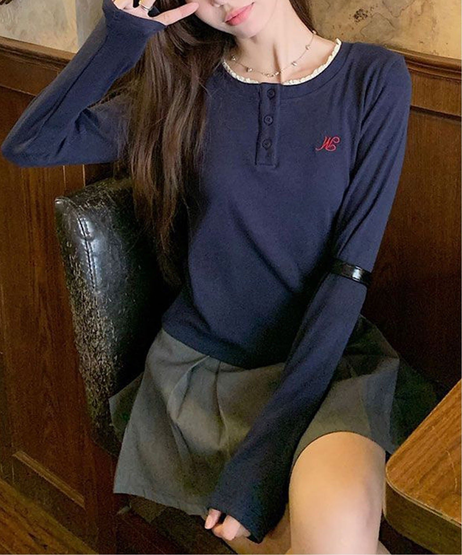 【チェルカ/CERCA】のNia/Nia(ニア)/ヘンリーネック フリル 長袖カットソー インテリア・キッズ・メンズ・レディースファッション・服の通販 founy(ファニー) ファッション Fashion レディースファッション Fashion for Women トップス・カットソー Cut & Sew Tops カットソー・ベーシックTシャツ Cut-and-Sewn Tops / Stretch Tees & Basics おすすめ Recommended / Our Picks カットソー Cut and Sewn Top ガーリー Girly, Feminine Style シンプル Simple, Minimal ストレート Straight, Straight Cut スラックス Slacks, Dress Pants デニム Denim, Jeans Material トレンド Trend, Trending Now フリル Frill, Ruffle ボトム Bottoms, Lower Wear レオパード Leopard, Animal Print レース Lace, Lace Fabric 再入荷 Restock / Back in Stock A/W・秋冬 Autumn/Winter 長袖 Long Sleeve, Full Sleeve ネイビー|ID: prp329100004801841 ipo3291000000034839018