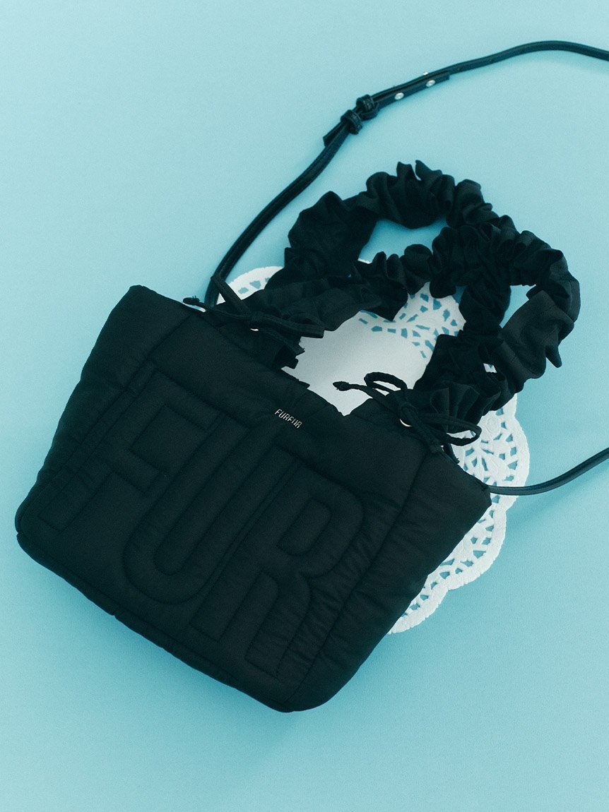 【ファーファー/FURFUR】の【限定カラー】ロゴパデッドトートバッグ インテリア・キッズ・メンズ・レディースファッション・服の通販 founy(ファニー) 　ファッション　Fashion　レディースファッション　Fashion for Women　バッグ　Bags　キルティング　Quilted, Quilting　クッション　Cushion, Throw Pillow　スマート　Smart, Elegant　ポケット　Pocket, Pocket Detail　BLK[009]|ID: prp329100004801843 ipo3291000000034839023